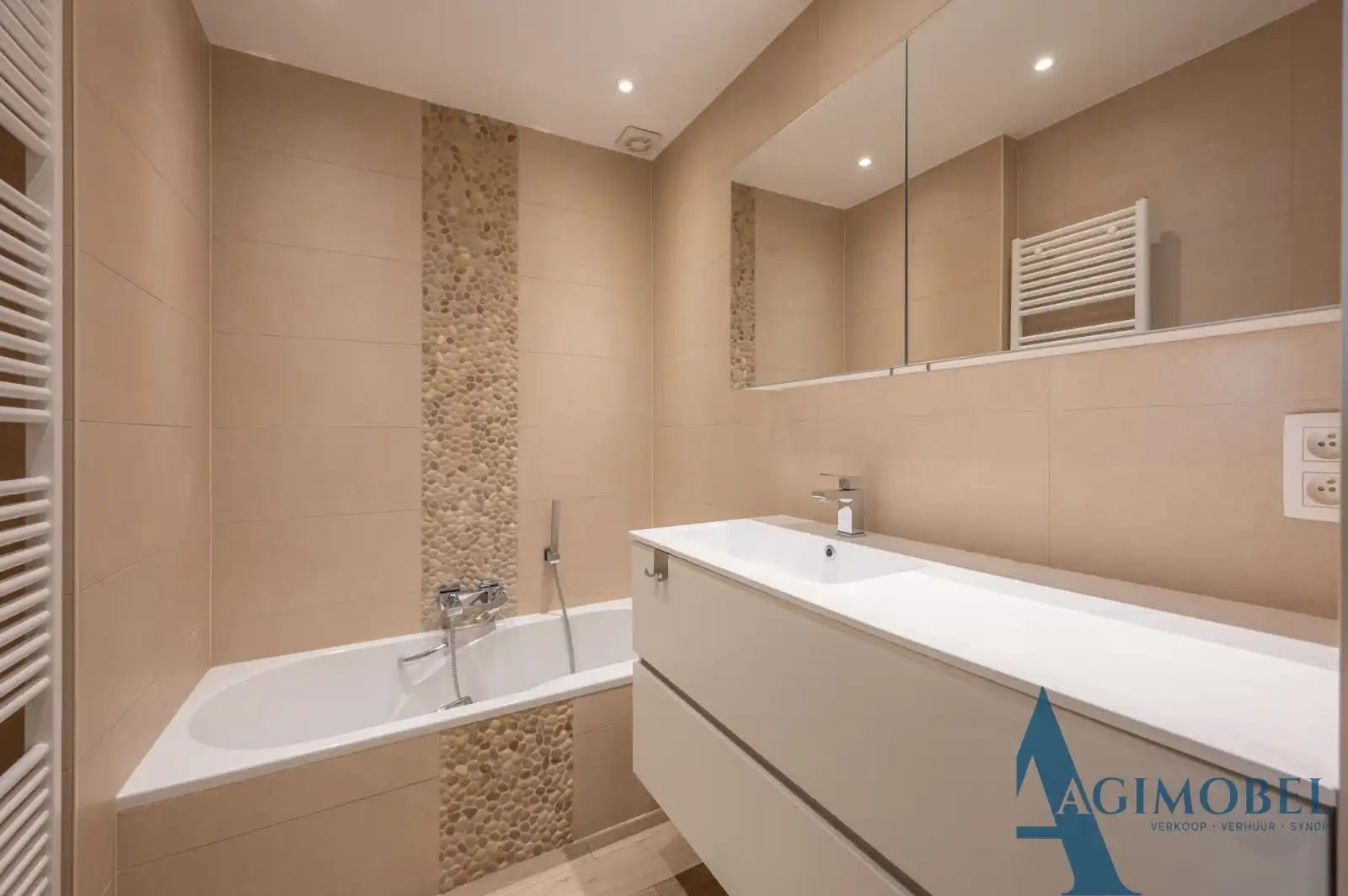 Instapklaar appartement met 3 slaapkamers op toplocatie in Duinbergen, vlakbij de Zeedijk. foto 8