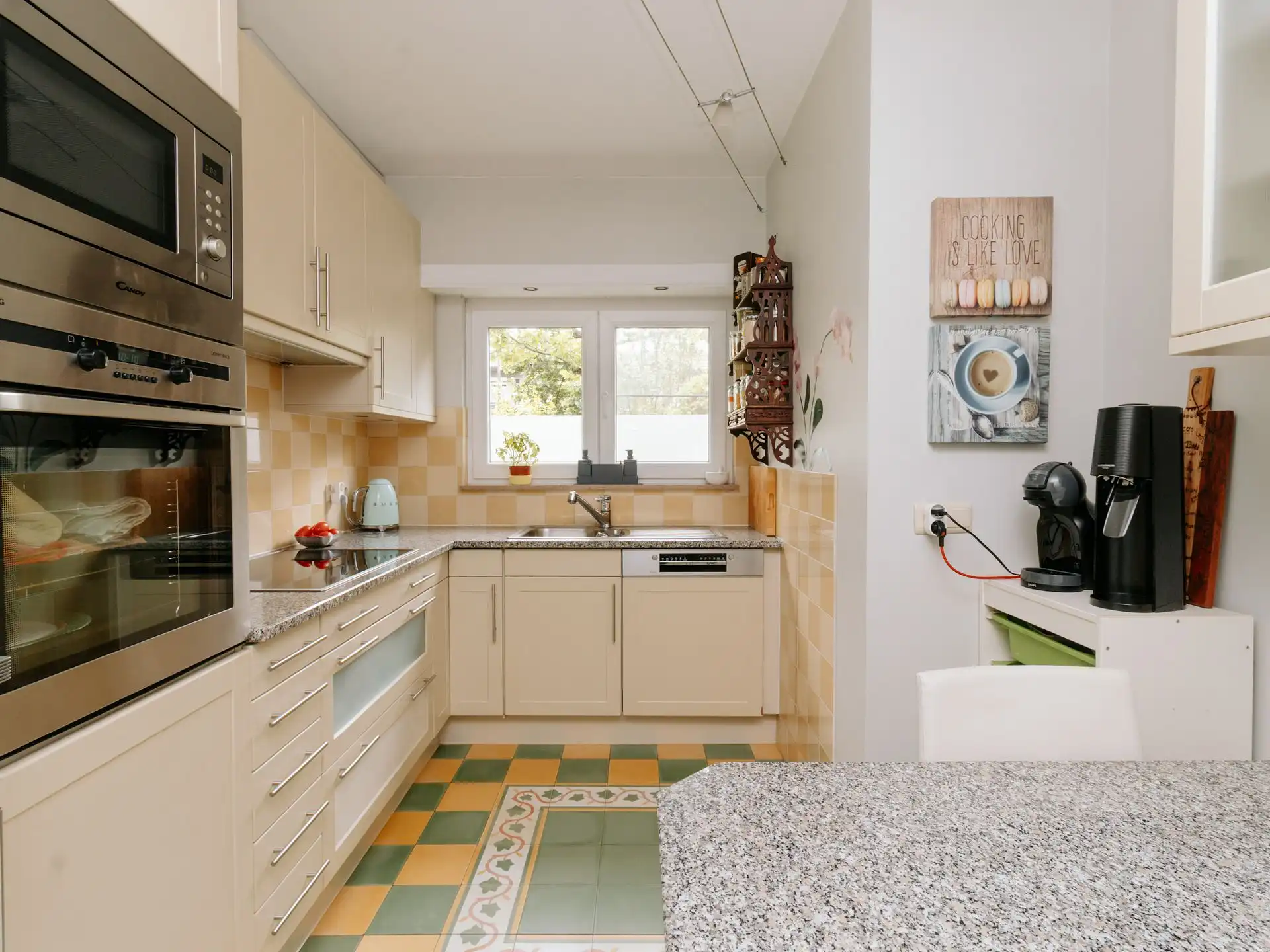 Gezinswoning met vier slaapkamers + tuin en garage foto 6