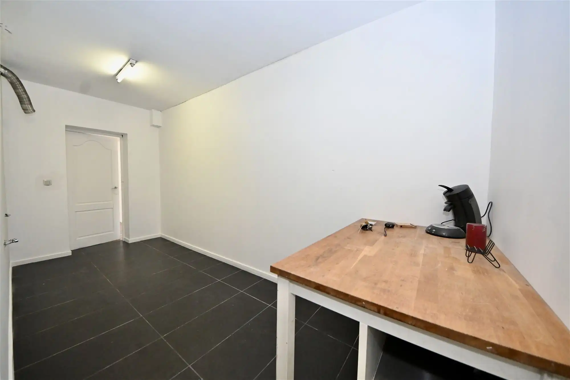 Handelsruimte met duplex appartement en tuin.  foto 7