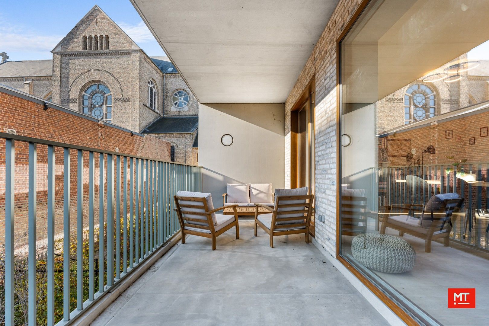 Recent appartement met 2 slaapkamers en ondergrondse parkeerplaats te koop in hartje Ieper foto 8