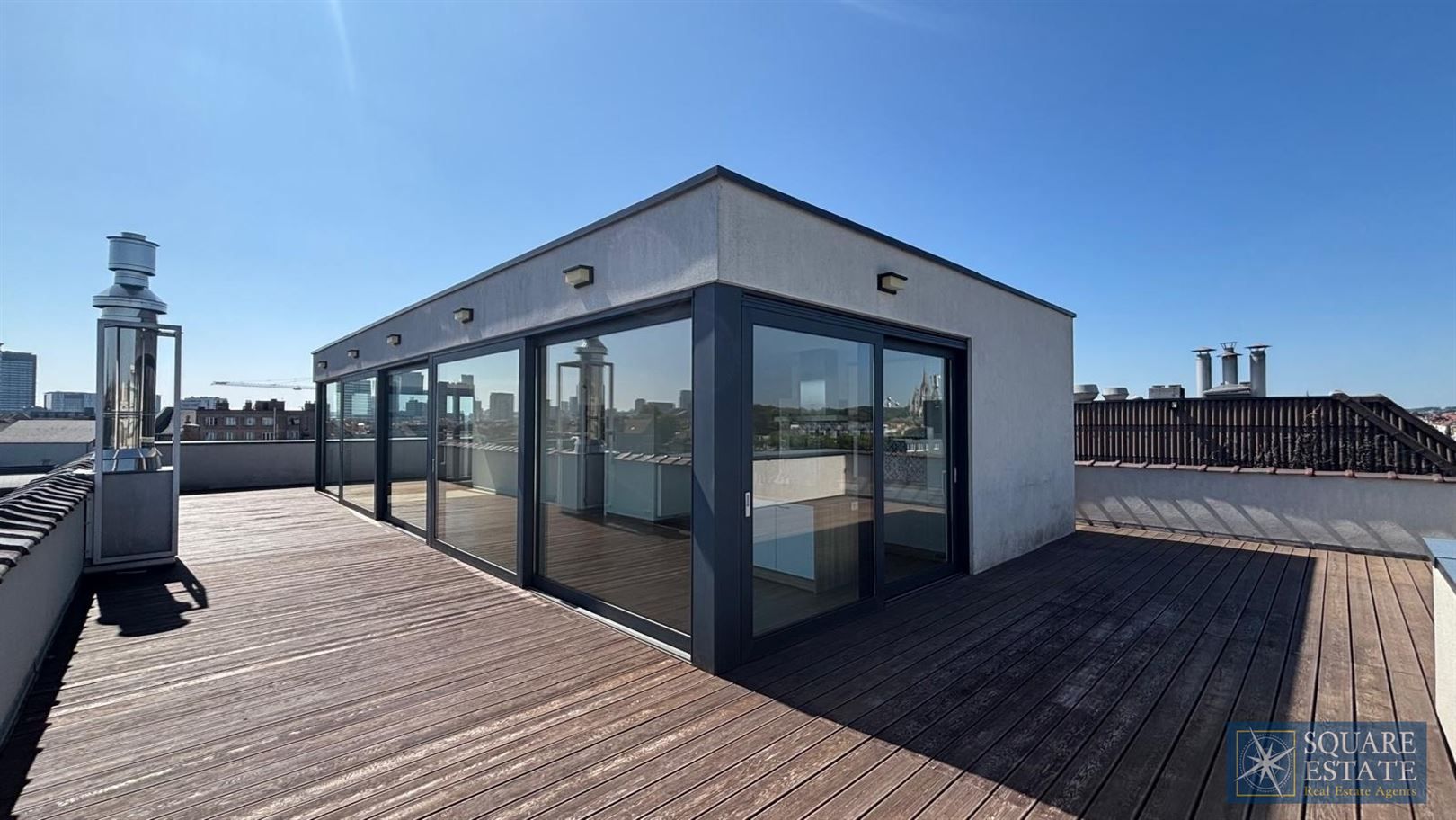 Prachtig penthouse met panoramisch uitzicht foto {{pictureIndex}}