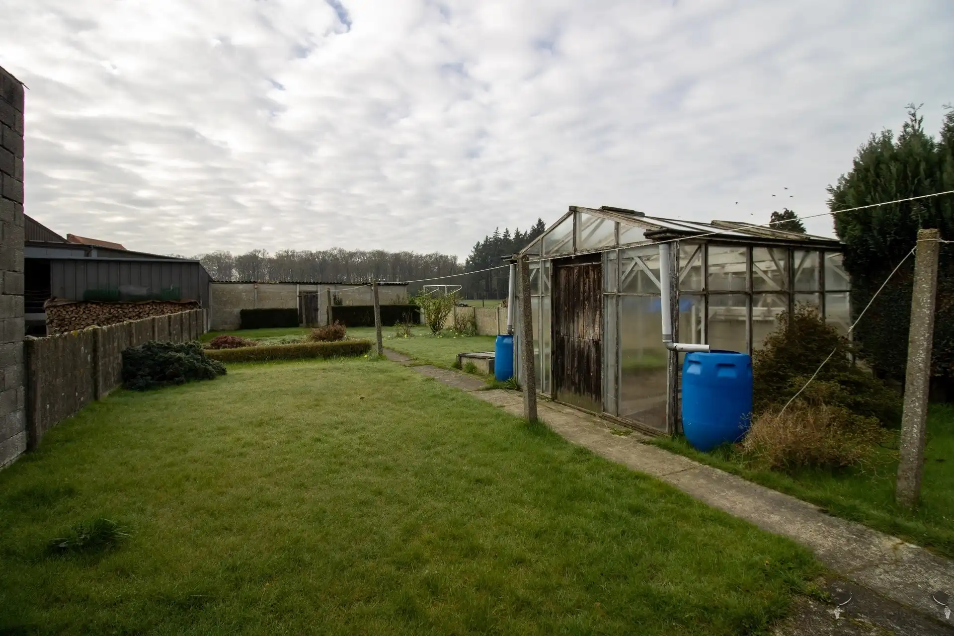 Te renoveren woning met 3 slaapkamers op 643 m² foto 5