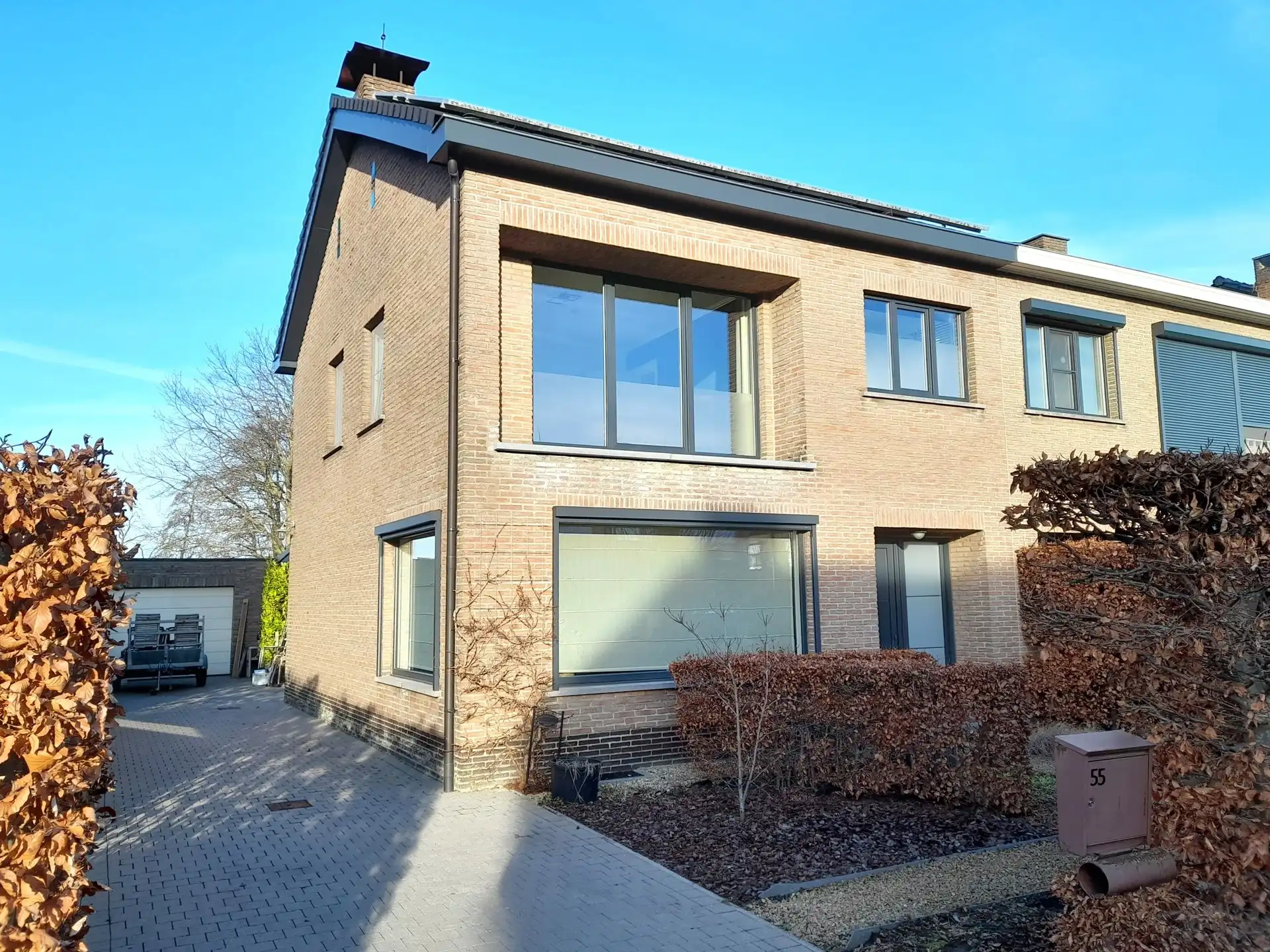 Energetisch gerenoveerde en goed onderhouden woning met grote tuin  foto {{pictureIndex}}