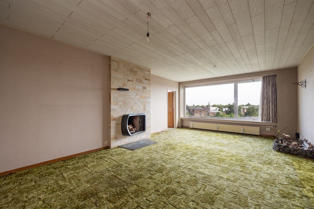 Lichtrijk, op te frissen appartement  foto {{pictureIndex}}