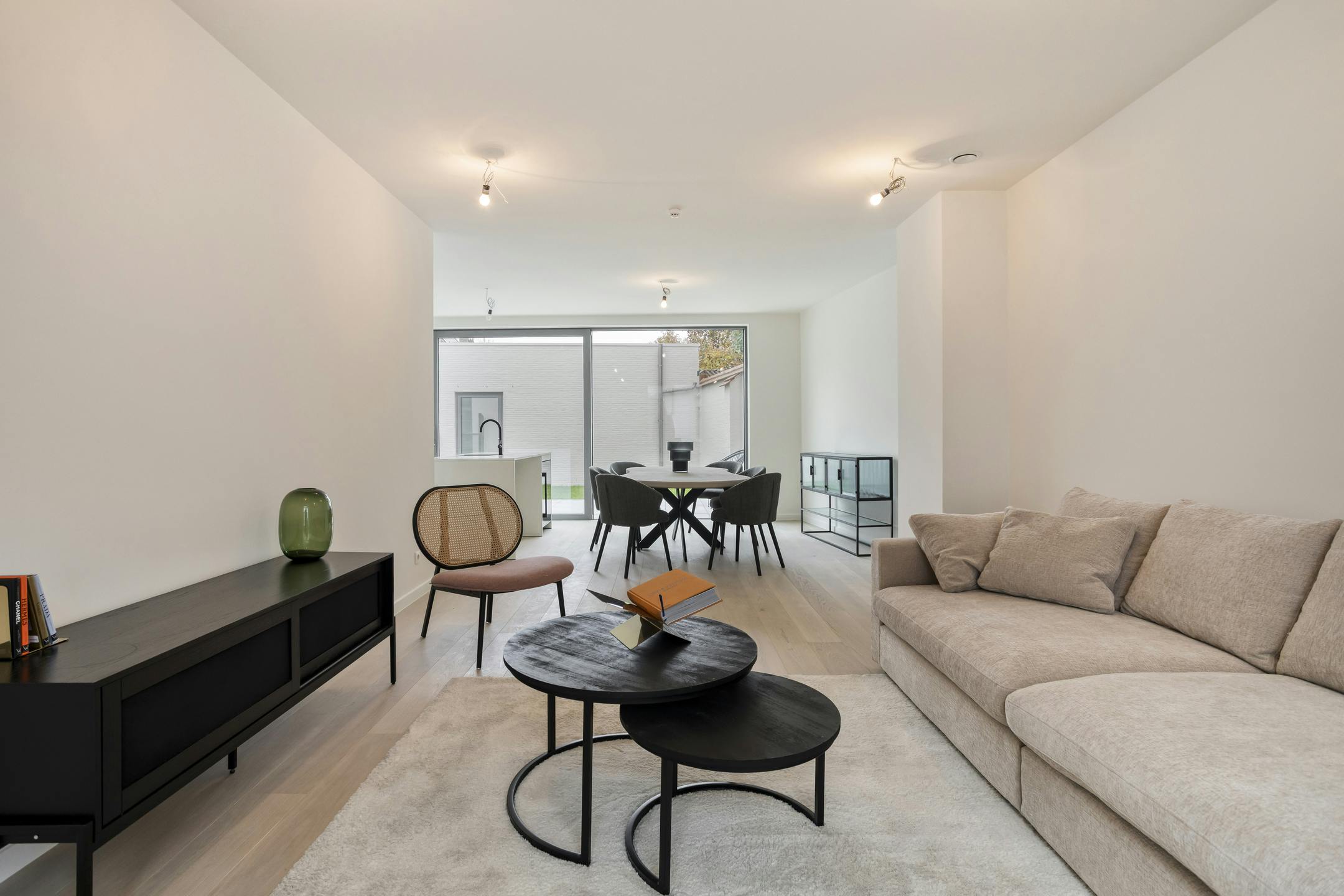 Stijlvol huis te centrum Brugge met 3 slaapkamers en garage foto 3