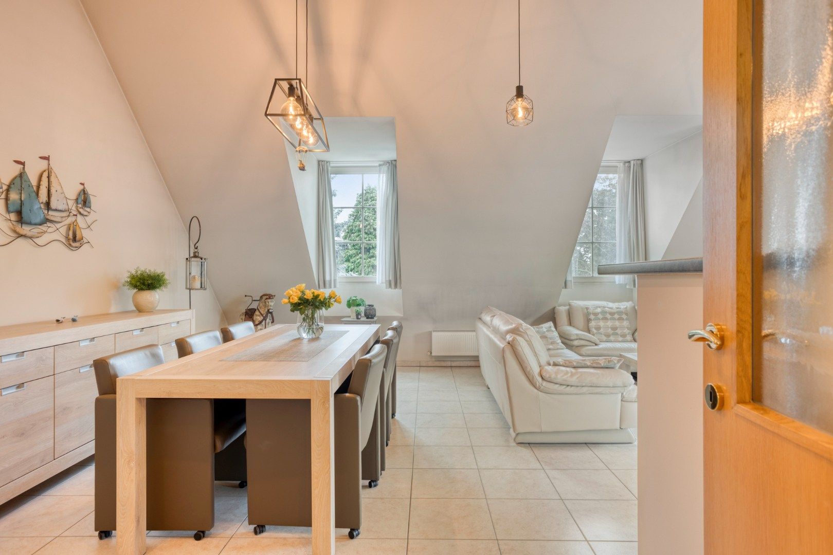 Stijlvol dakappartement met 2 slaapkamers en alle comfort foto 2