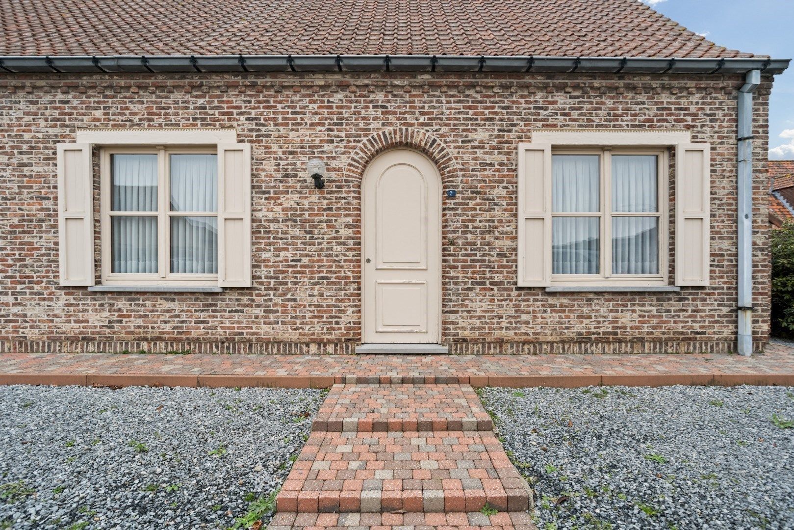 Residentieel gelegen, vrijstaande woning op ruim perceel van 714m² foto 4