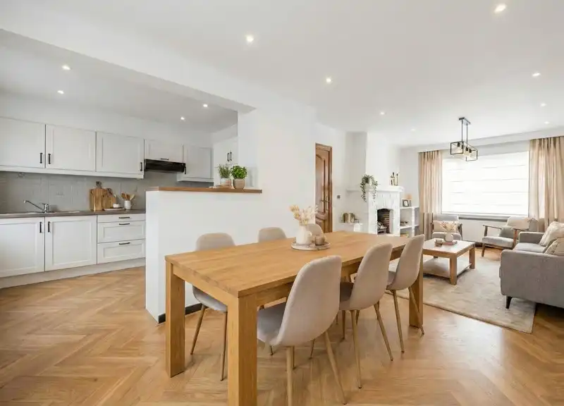 Te renoveren, rustige gelegen halfopen woning met 3 slaapkamers, garage en tuin te koop in Sint-Baafs-Vijve! foto 4