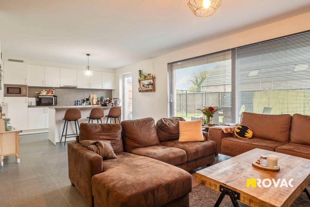 Recente en instapklare woning met 4 slaapkamers in een rustige woonomgeving foto 4