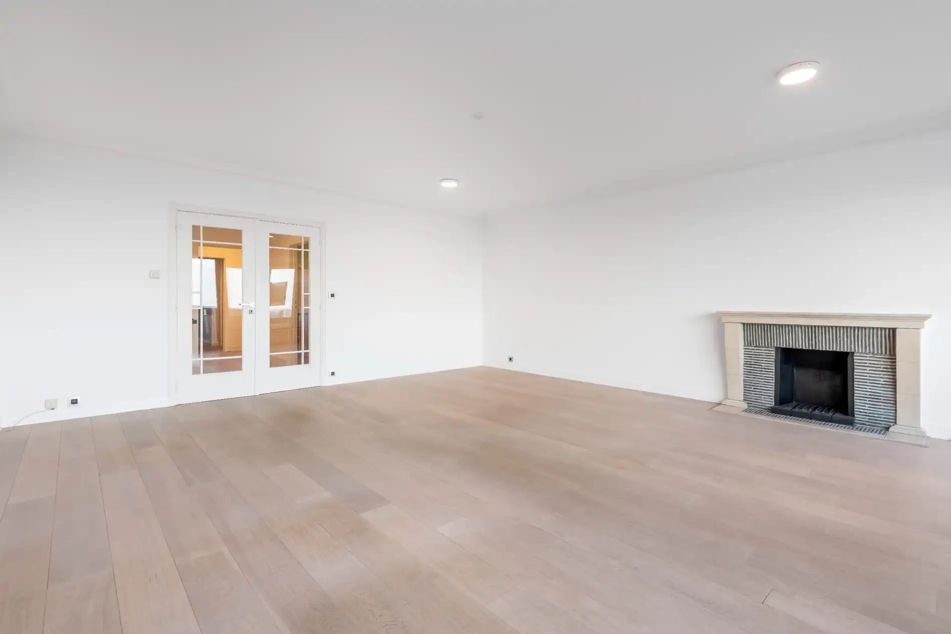 Mooi appartement met 3 slaapkamers op de ZEEDIJK in het Zoute tegen het Albertplein. foto 4