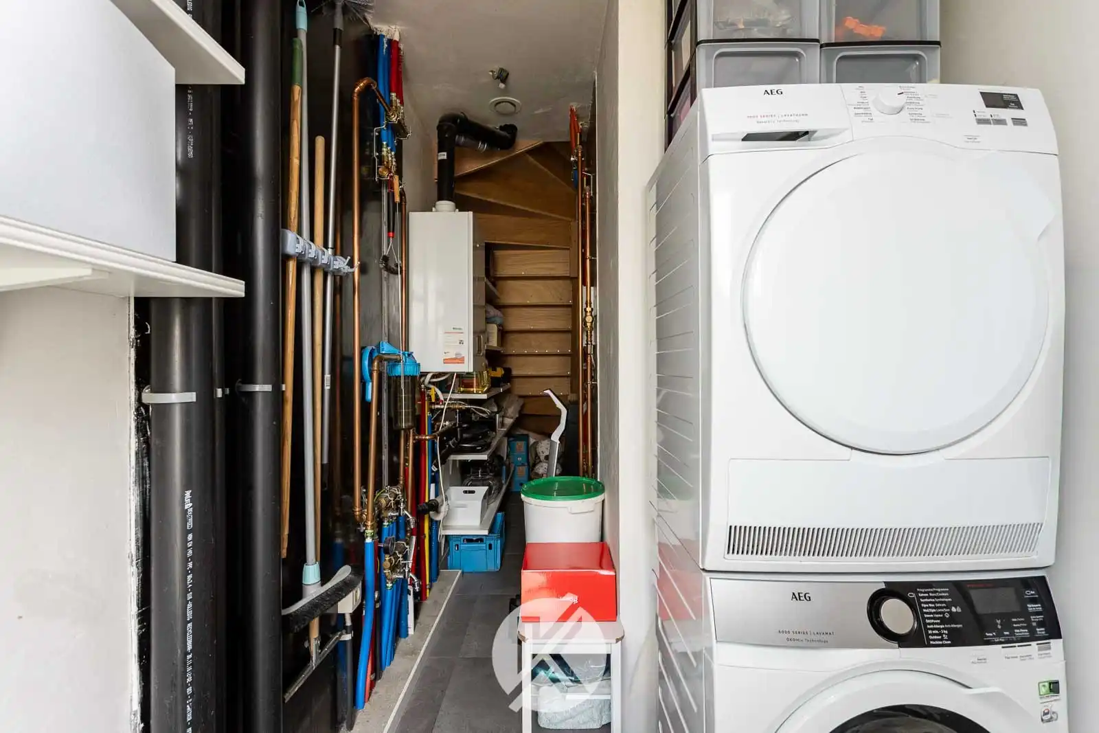 Recente, lichtrijke woning met carport foto 19