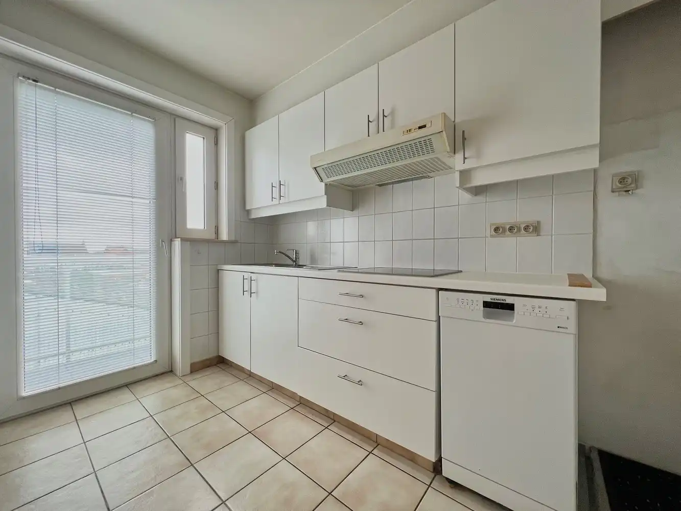 Lichtrijk en ruim appartement met 2 slpks. + terras! foto 4