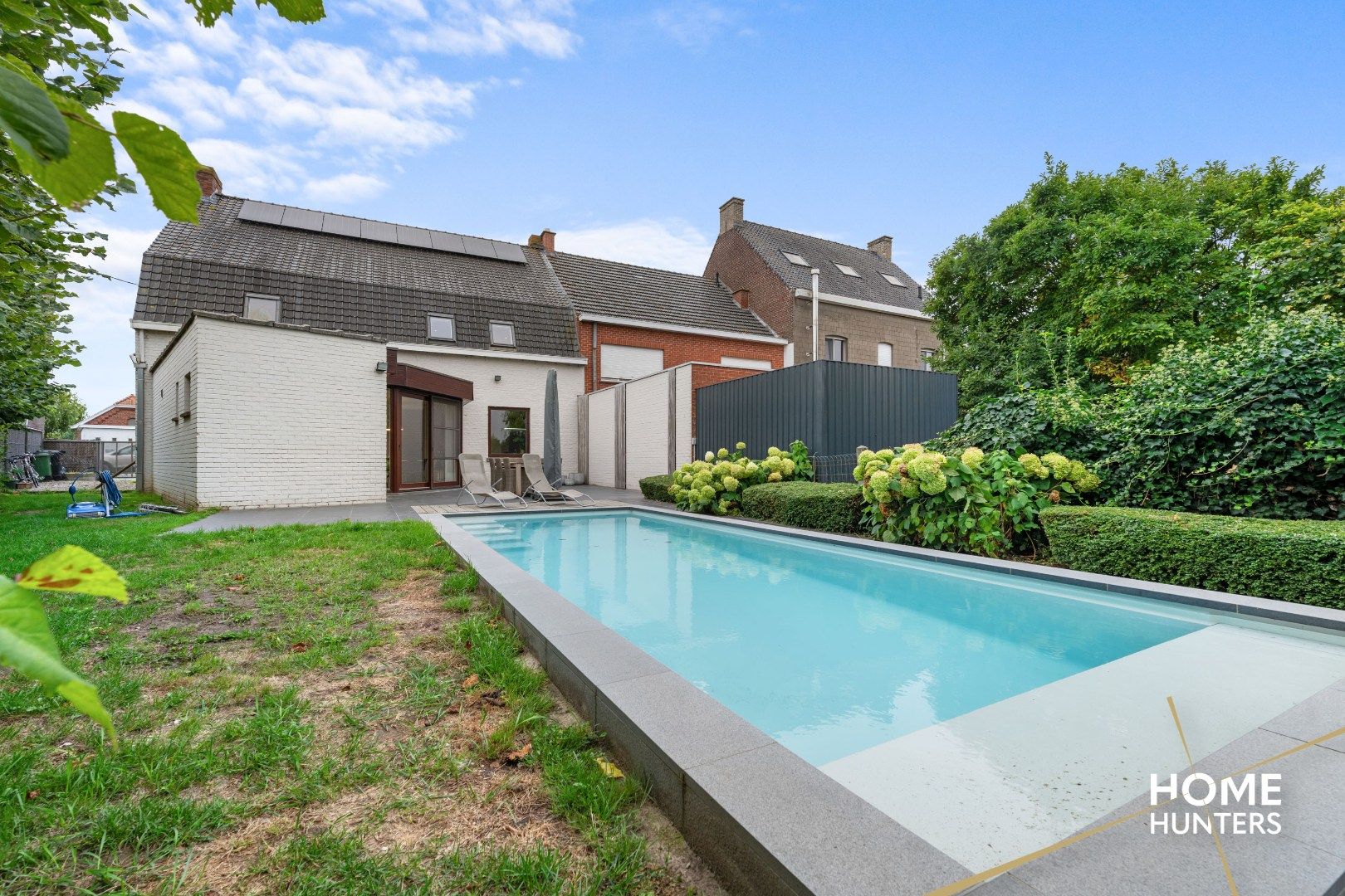 Ruime woning met 4 slaapkamers, een ruime zonnige tuin met verwarmd zwembad foto 4