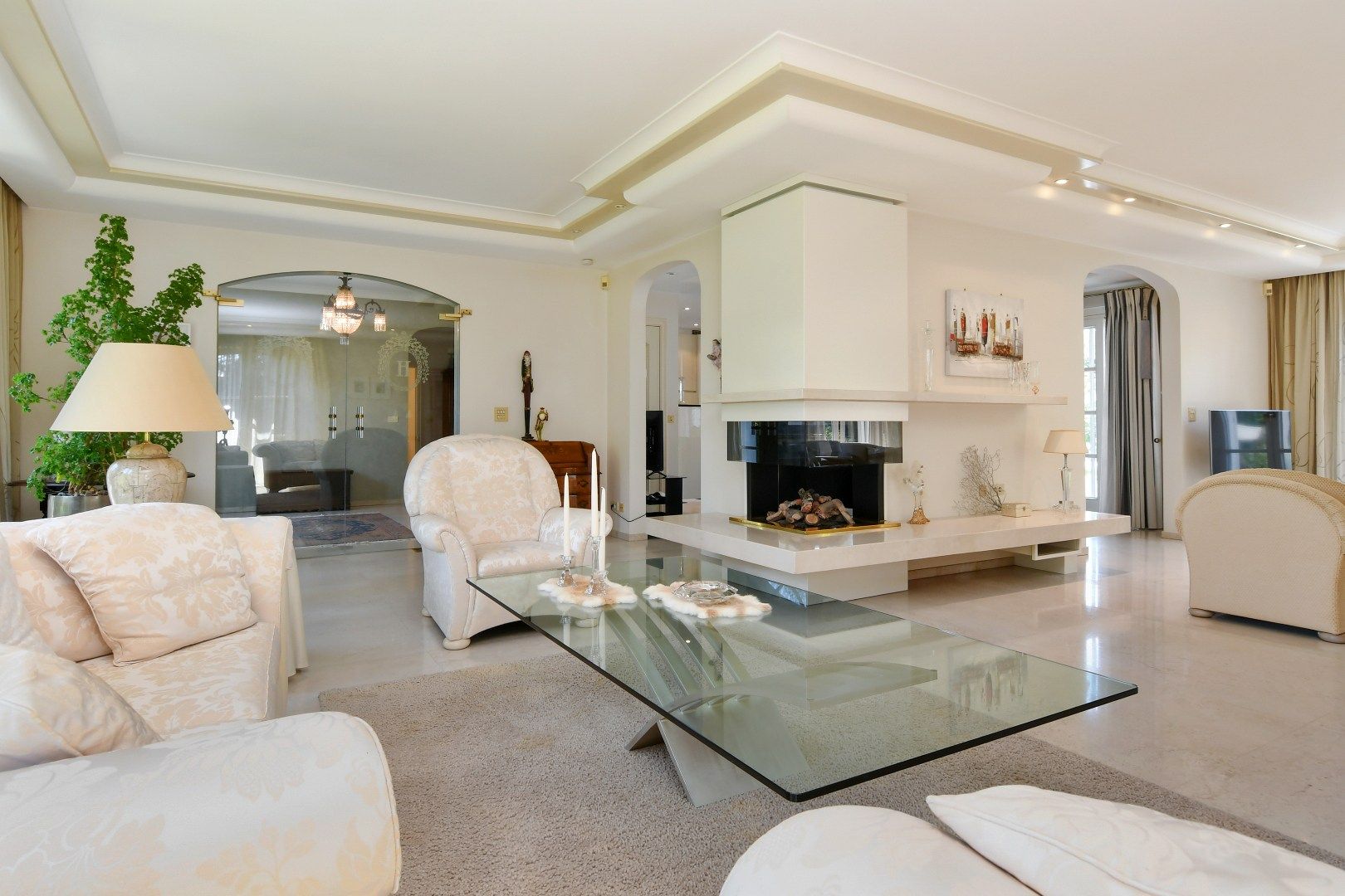 Exclusieve villa met zwembad, poolhouse en royale leefruimtes foto 5