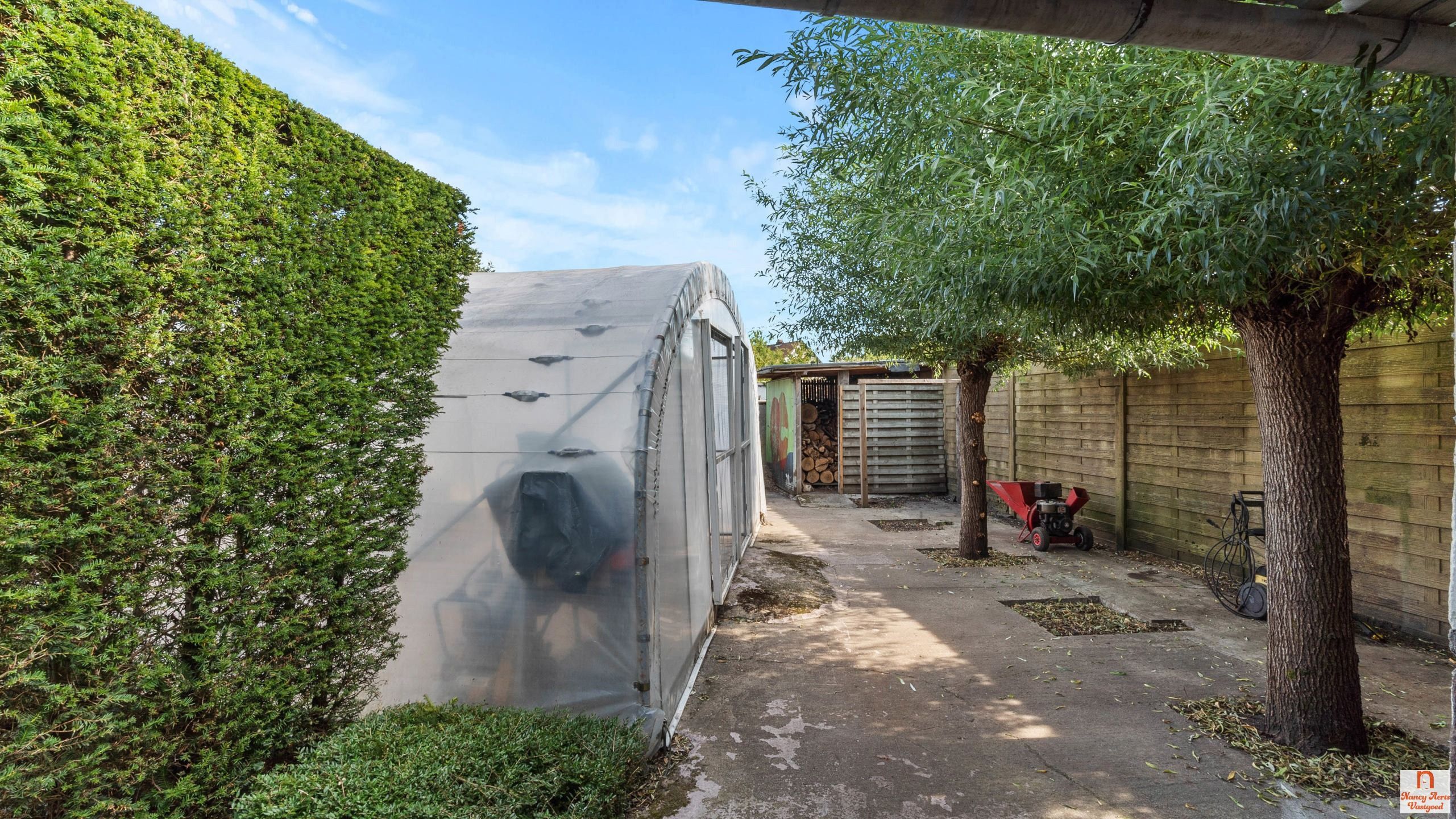 Instapklare woning met uitzonderlijk grote tuin met vijver foto 43