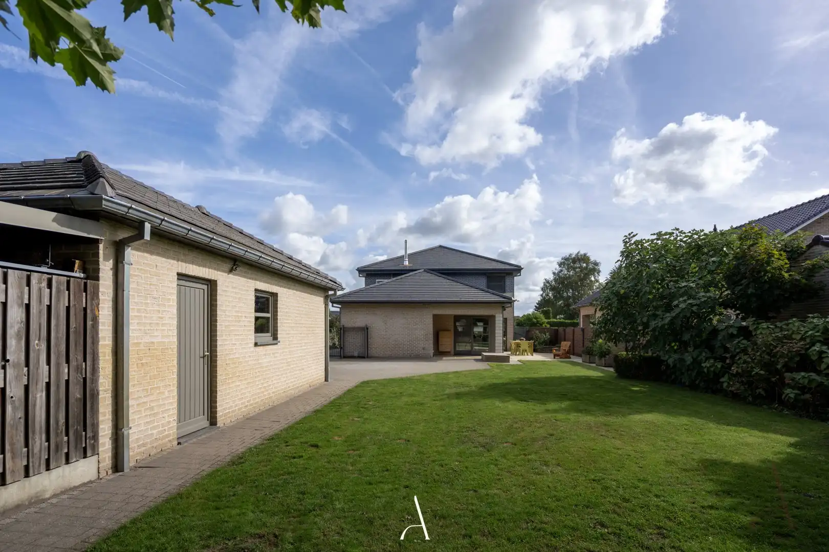Ruime en energiezuinige villa met 4 slaapkamers op 763 m² in Molenbeersel foto 19