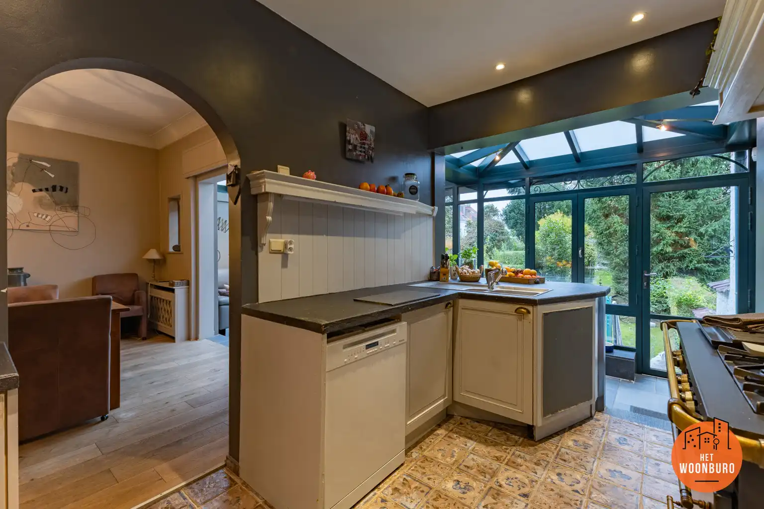 Karaktervolle woning met 4 slpks, garage, bijgebouw en tuin foto 8