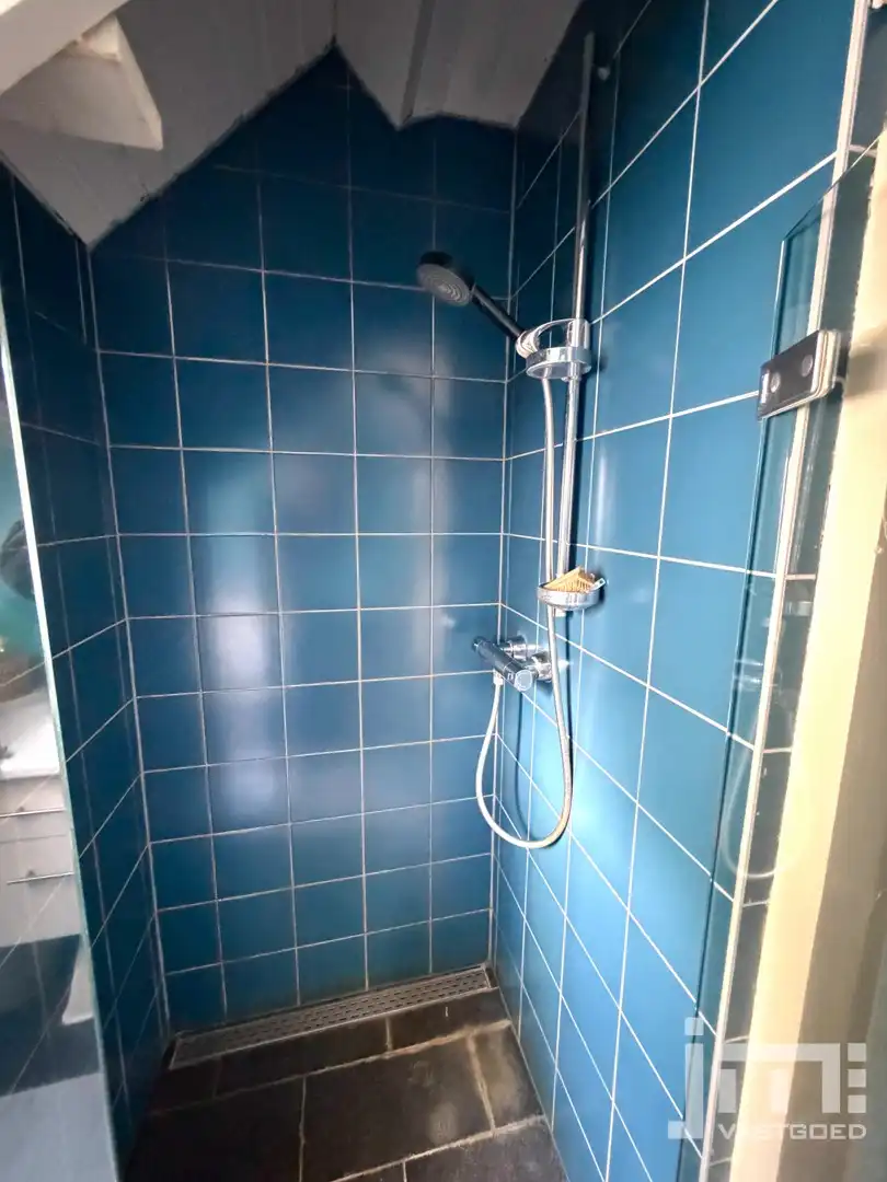 Unieke, karaktervolle woning met prachtige vide en idyllische tuin foto 20