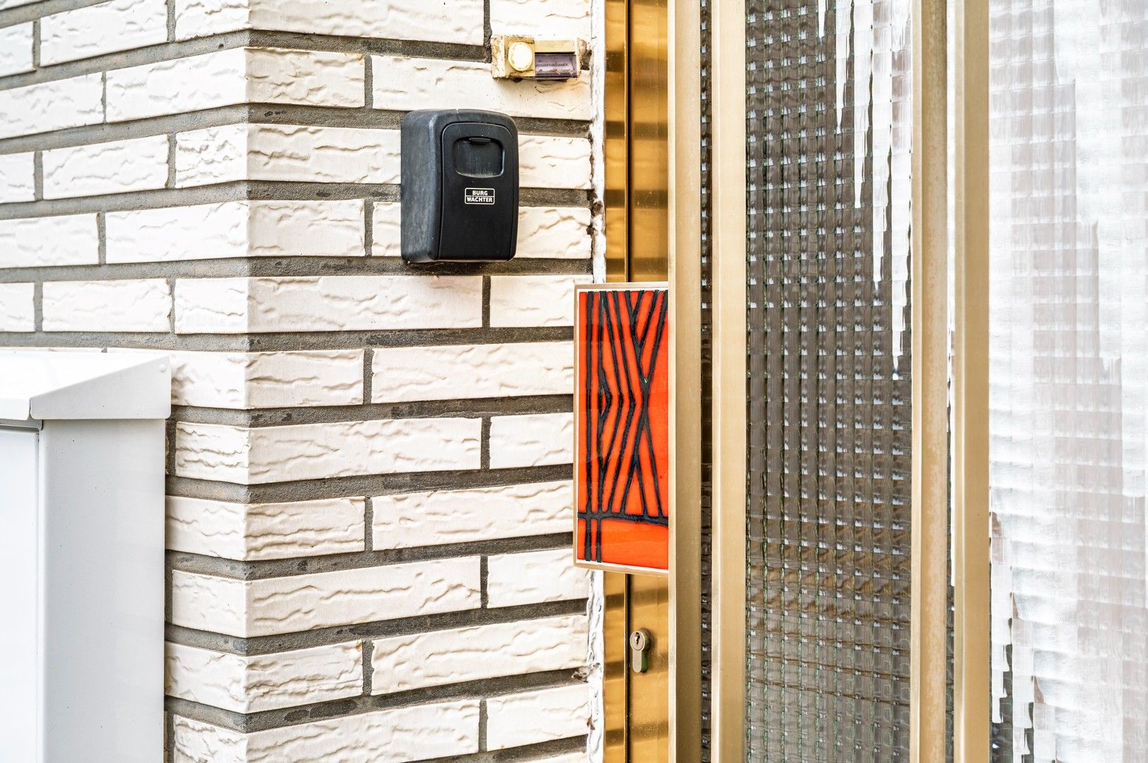 Te renoveren woning met grote tuin foto 2