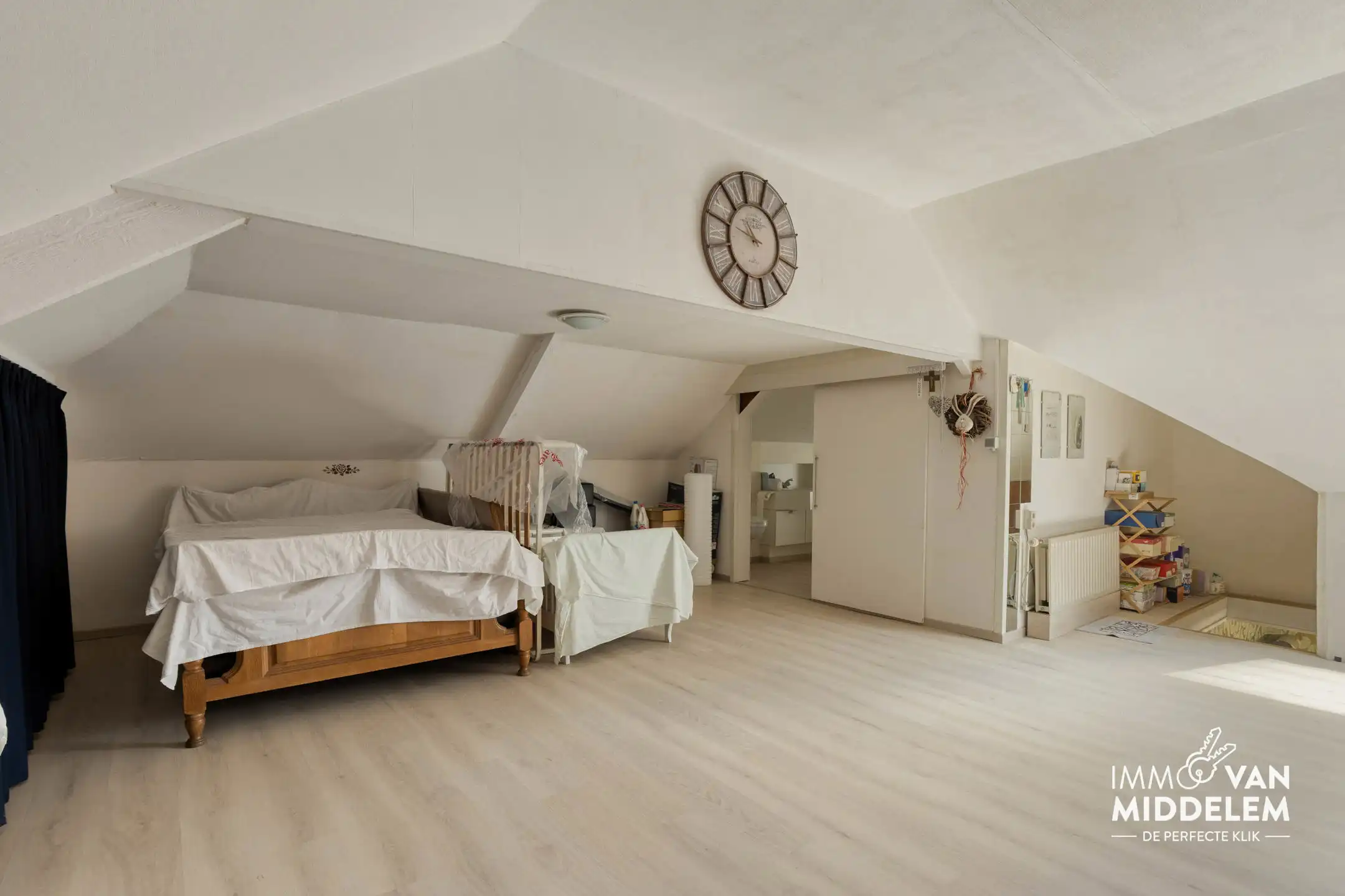 RUIME BUNGALOW MET 4 SLAAPKAMERS, GARAGE EN TUIN foto 17