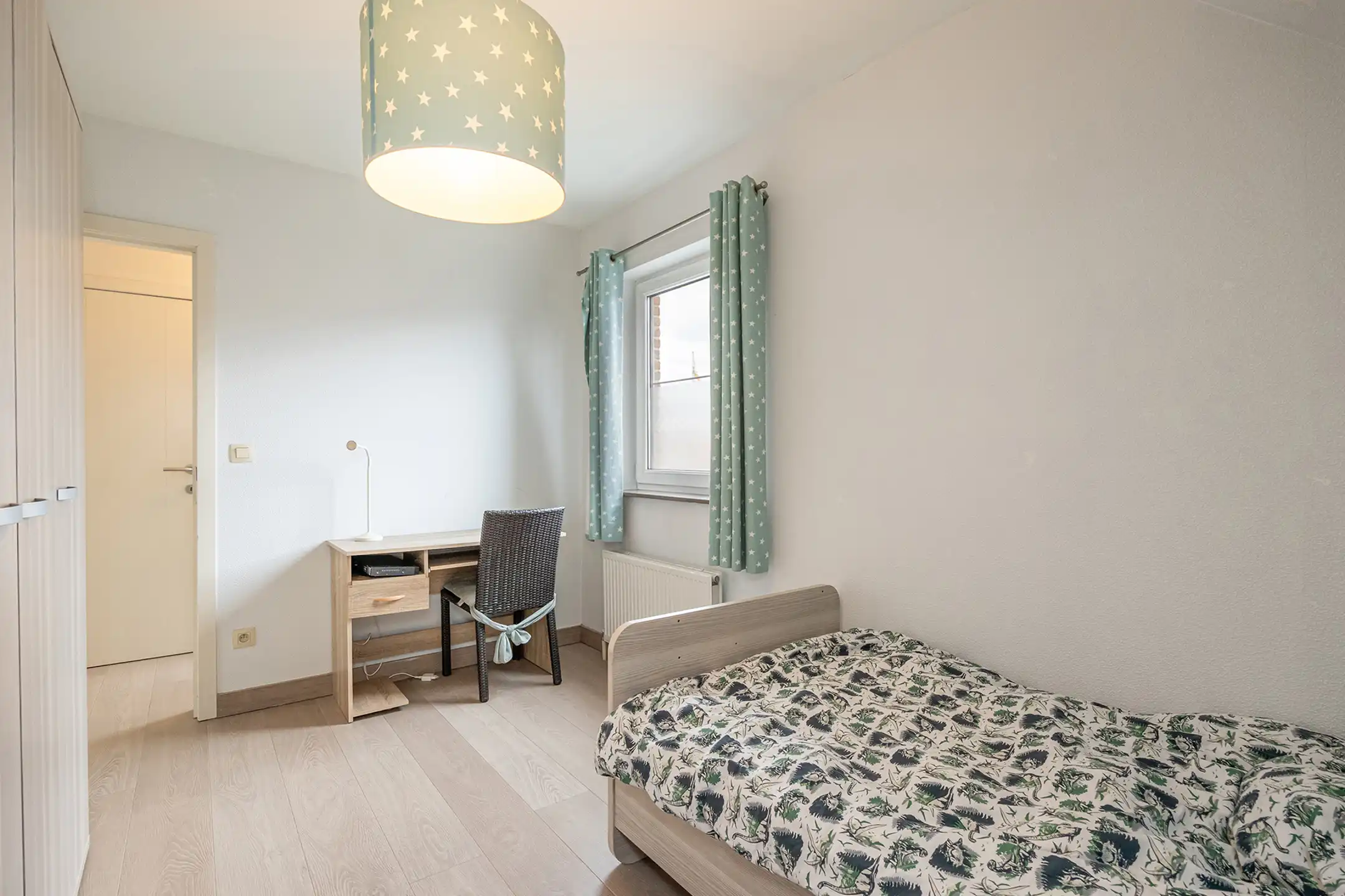 Instapklare recente HOB met 3 slaapkamers, tuin en garage foto 10