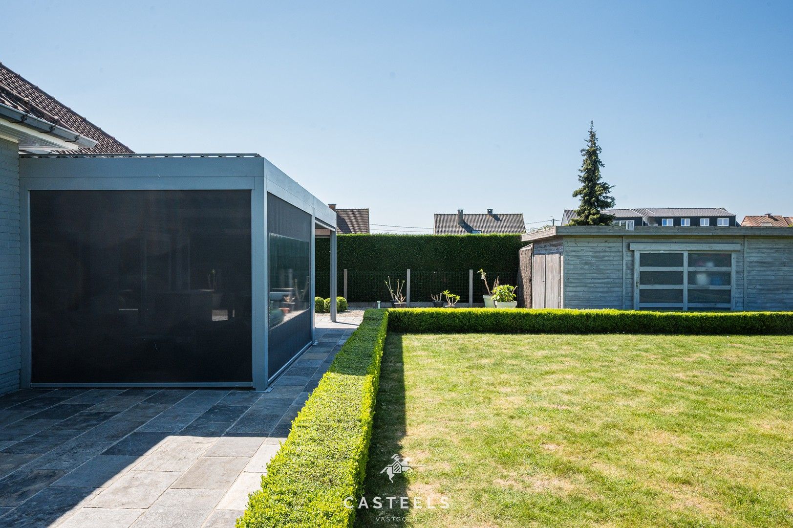Instapklare bungalow met potentieel op prachtig perceel te koop foto 25