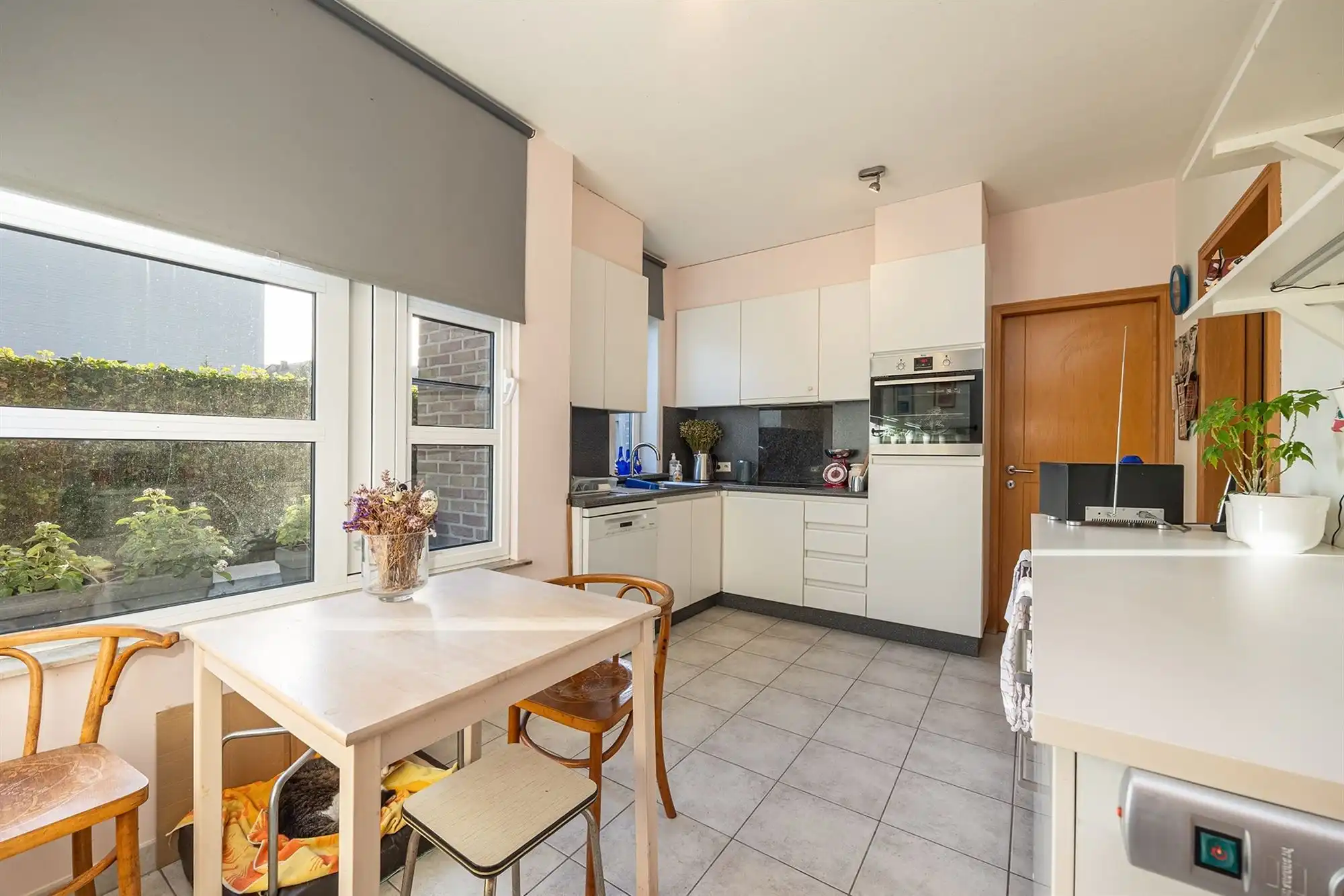 instapklaar huis met drie slaapkamers en ruime tuin foto 9