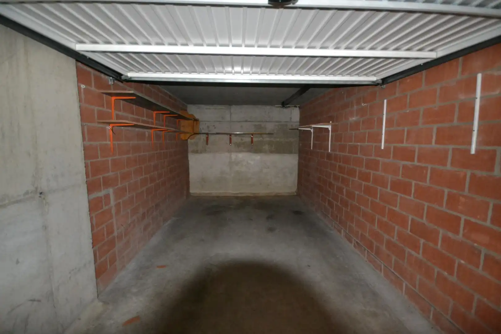 Gesloten garagebox op enkele stappen van de zee. foto 3