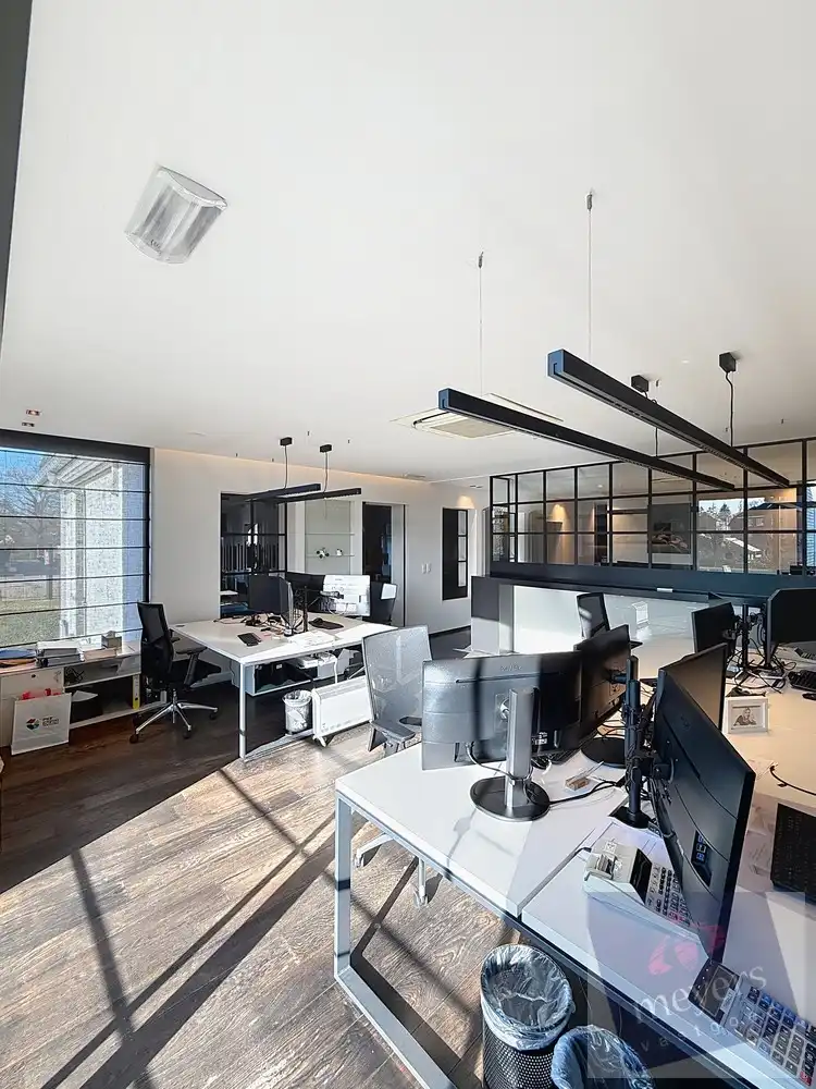 Veelzijdig commercieel pand met 14 parkeerplaatsen op topligging in Hasselt foto 11