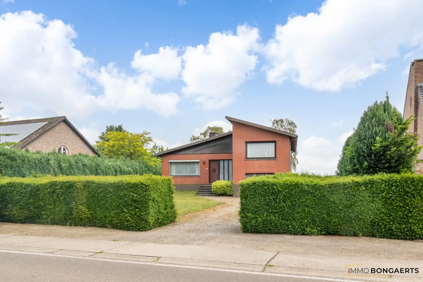 Vrijstaande woning met 3 slaapkamers foto 3