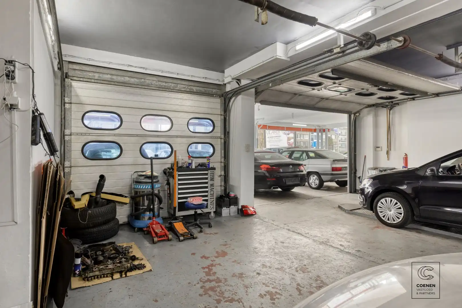 Commercieel pand/autogarage op een uitstekende locatie te Deurne! foto 3