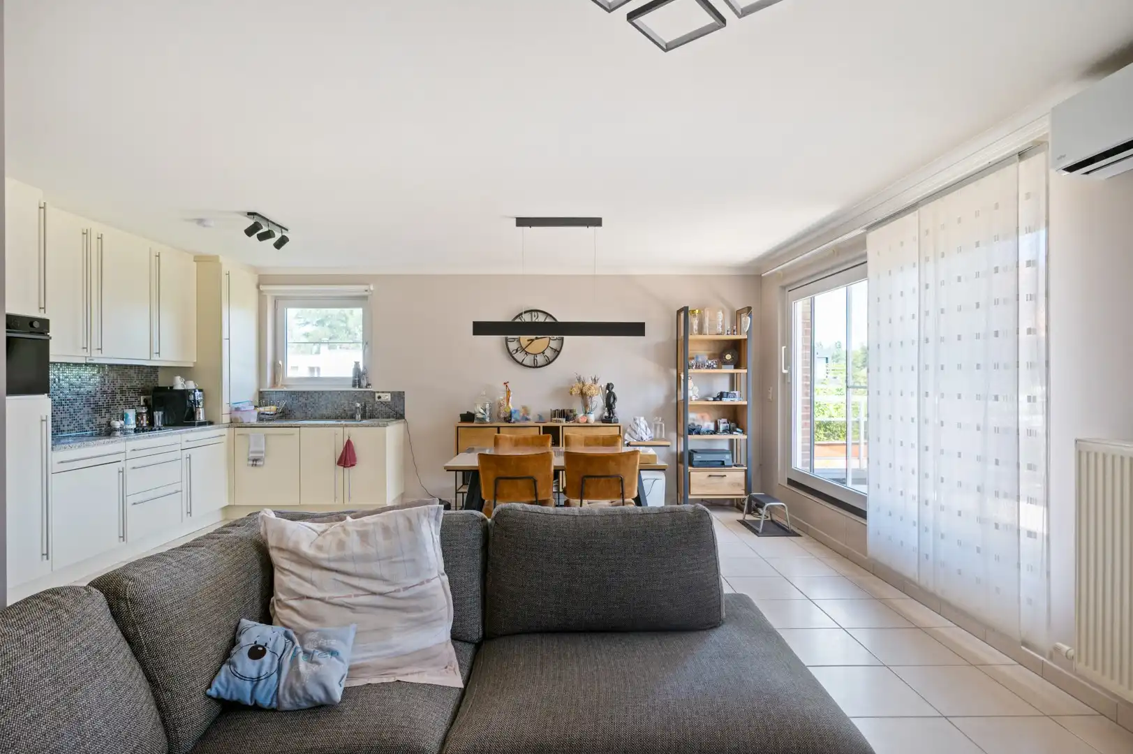 Instapklaar app met 2 slaapkamers, terras en garage, rustig en centraal gelegen te Lier! foto 7