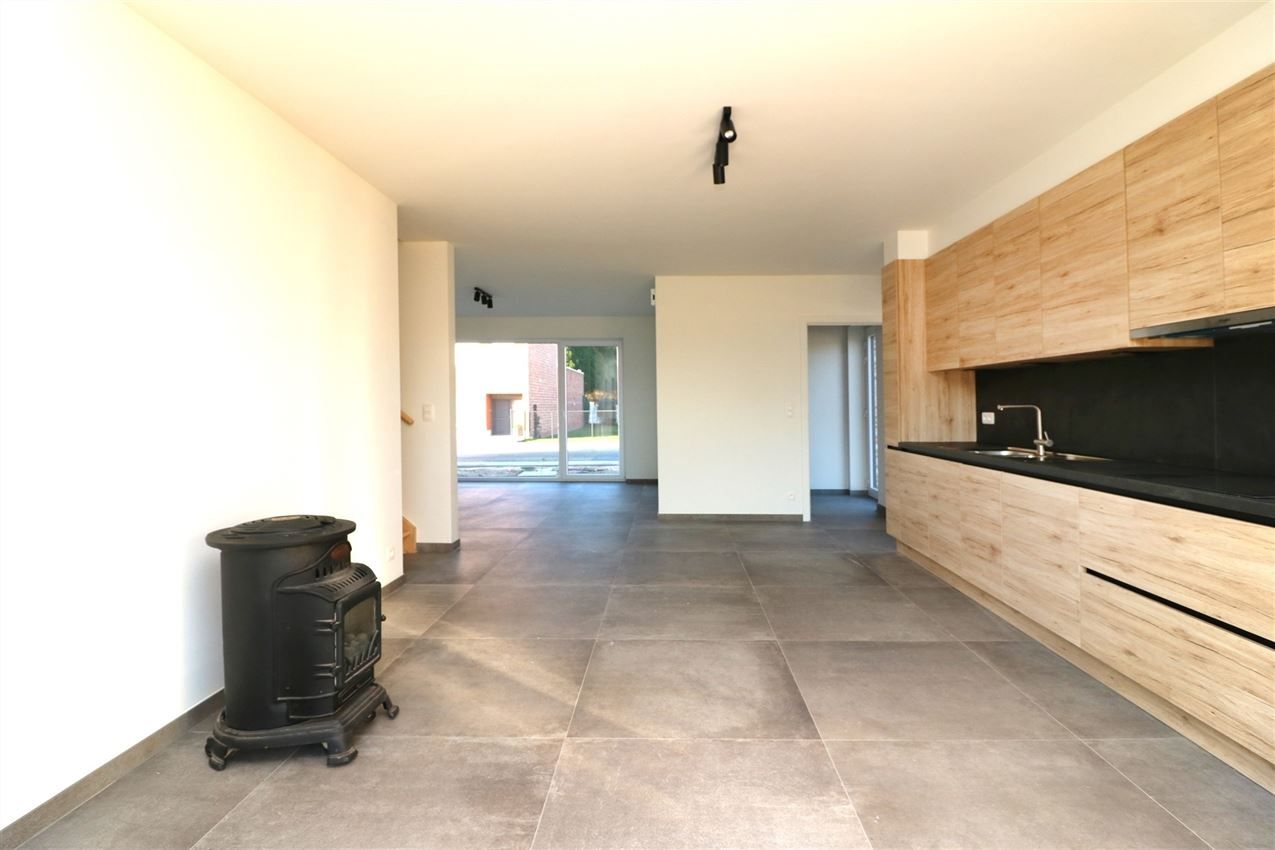 Prachtige nieuwbouwwoning met 4 slpk. met gusntige ligging foto 32