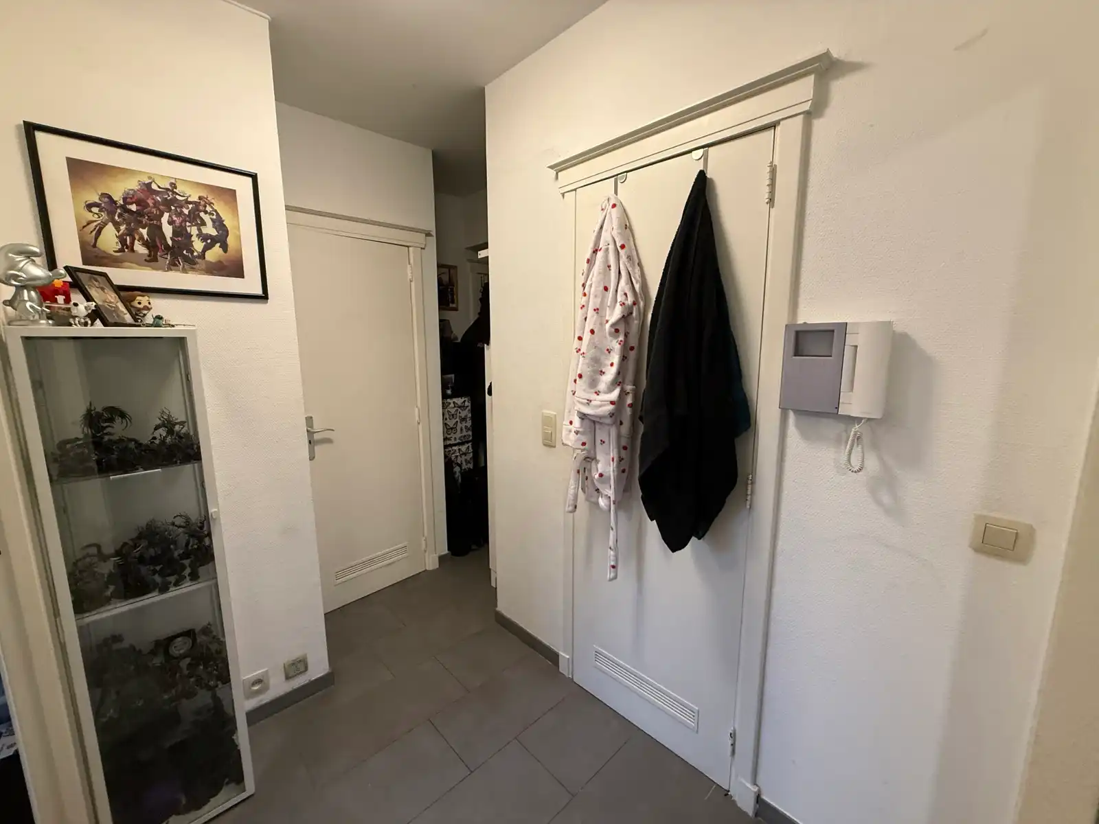 Lichtrijk 1-slaapkamerappartement met terras in Jette foto 11