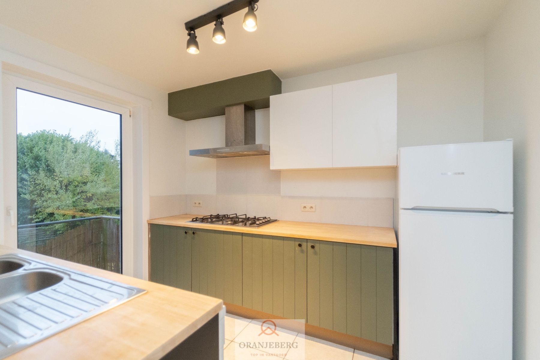 Lichtrijke bel-étage woning met garage en tuin te Lievegem - Waarschoot foto 18