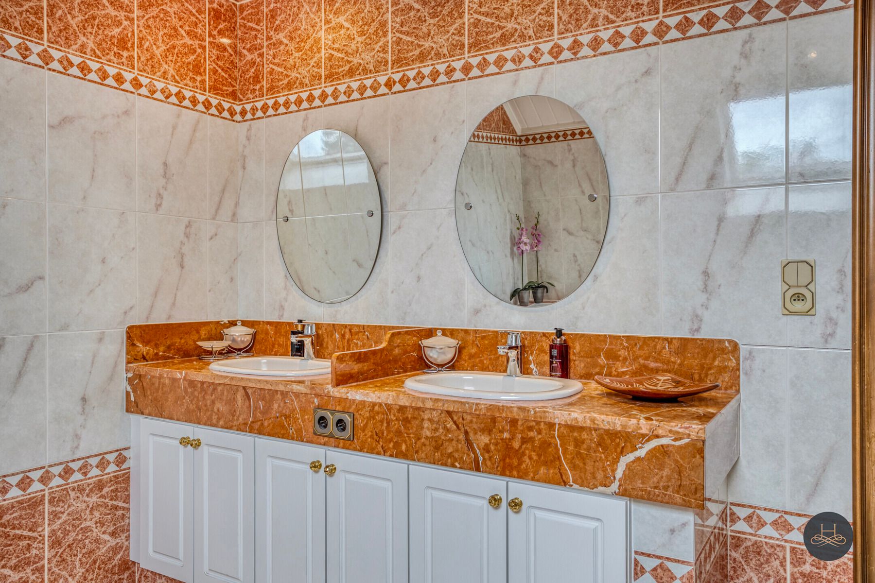 Stijlvolle woning met zorgvuldig aangelegde tuin foto 19