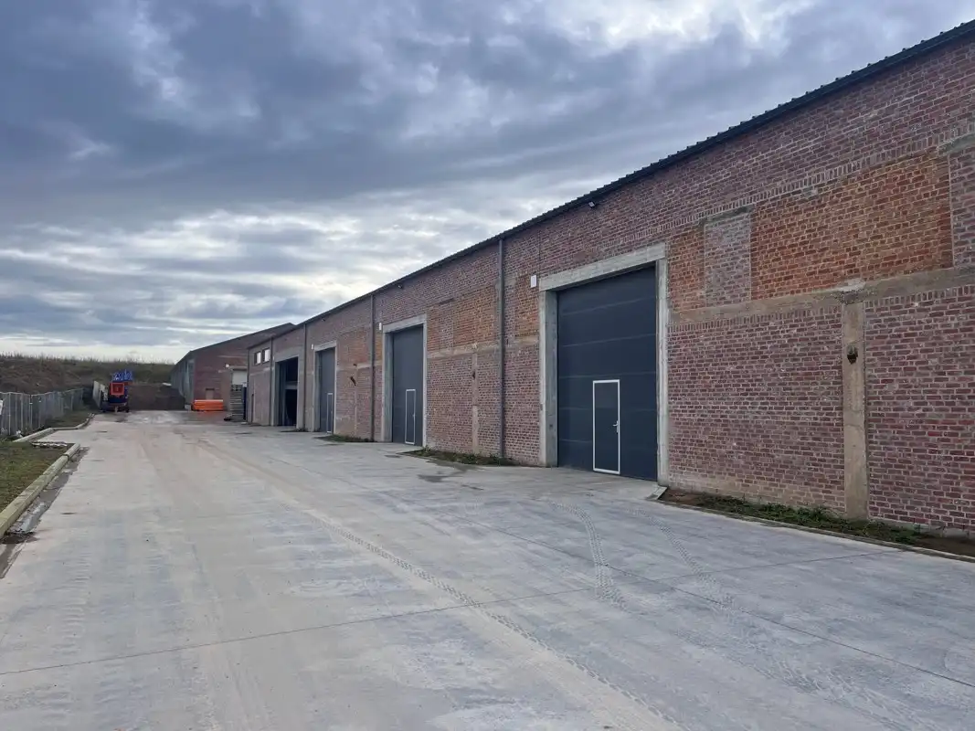 Magazijn van 268 m² groot te Roborst, Zwalm foto {{pictureIndex}}