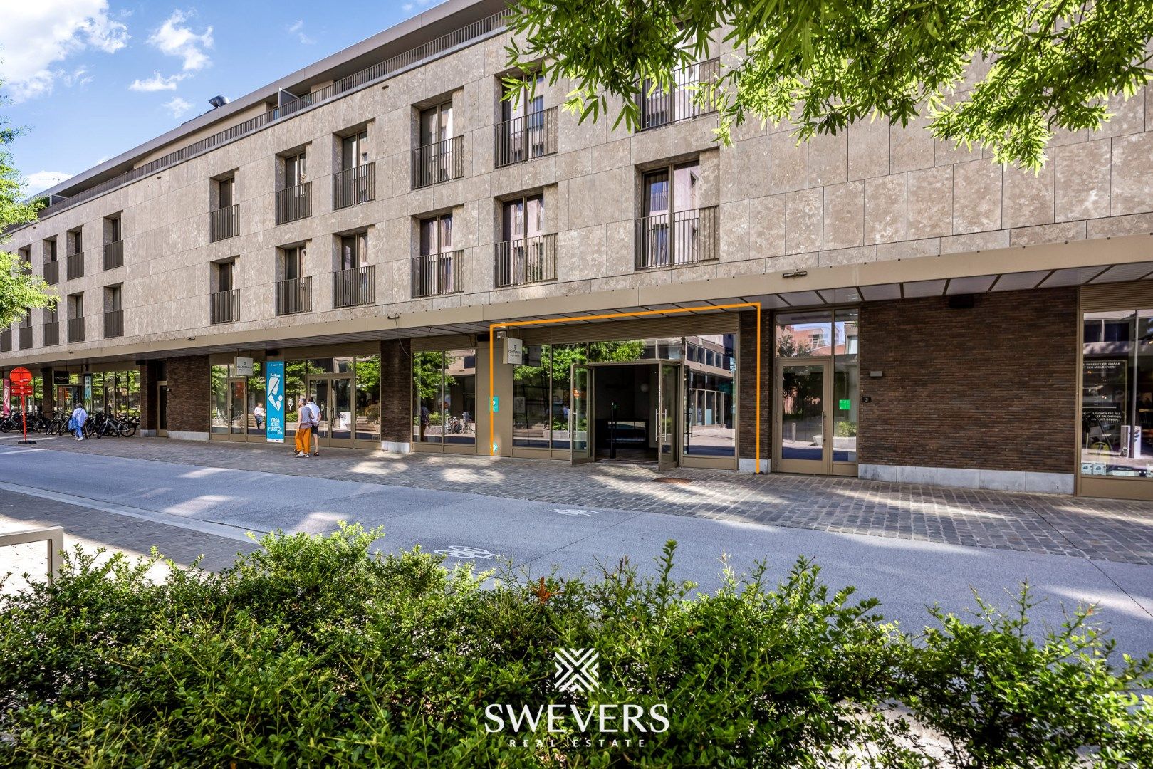 Instapklare winkelruimte (175 m²) op TOPlocatie in Quartier Bleu – onmiddellijk beschikbaar foto {{pictureIndex}}