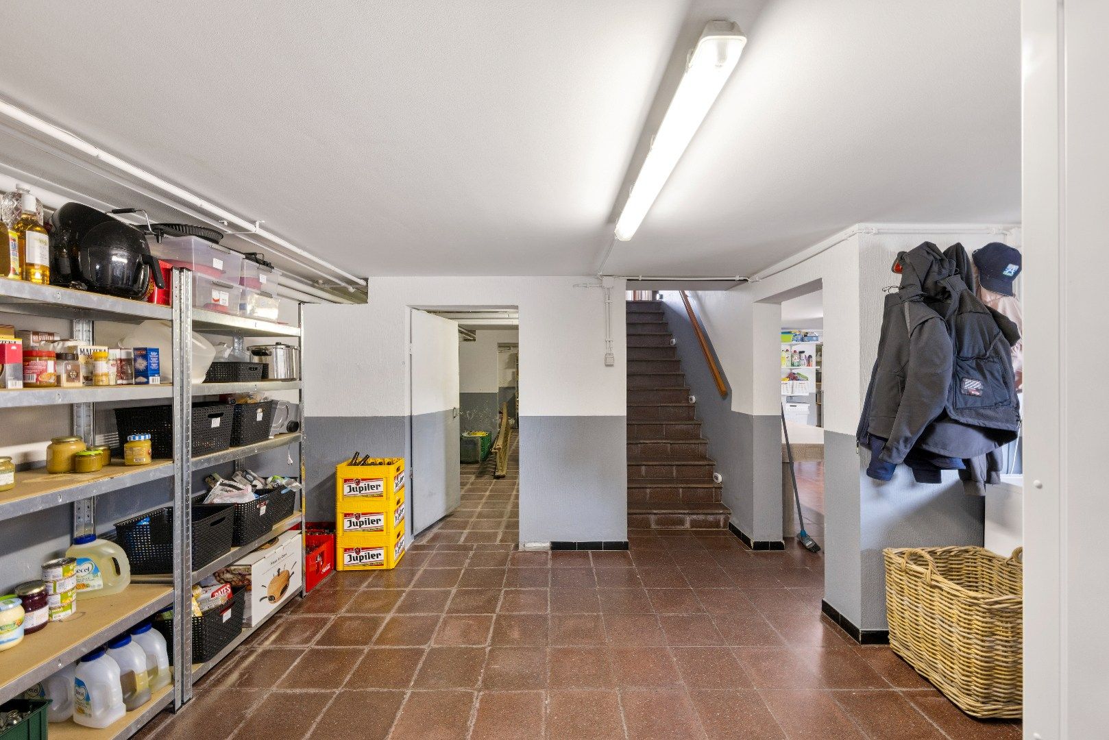Ruime woning met 3 slaapkamers, ruime tuin en garage. foto 17