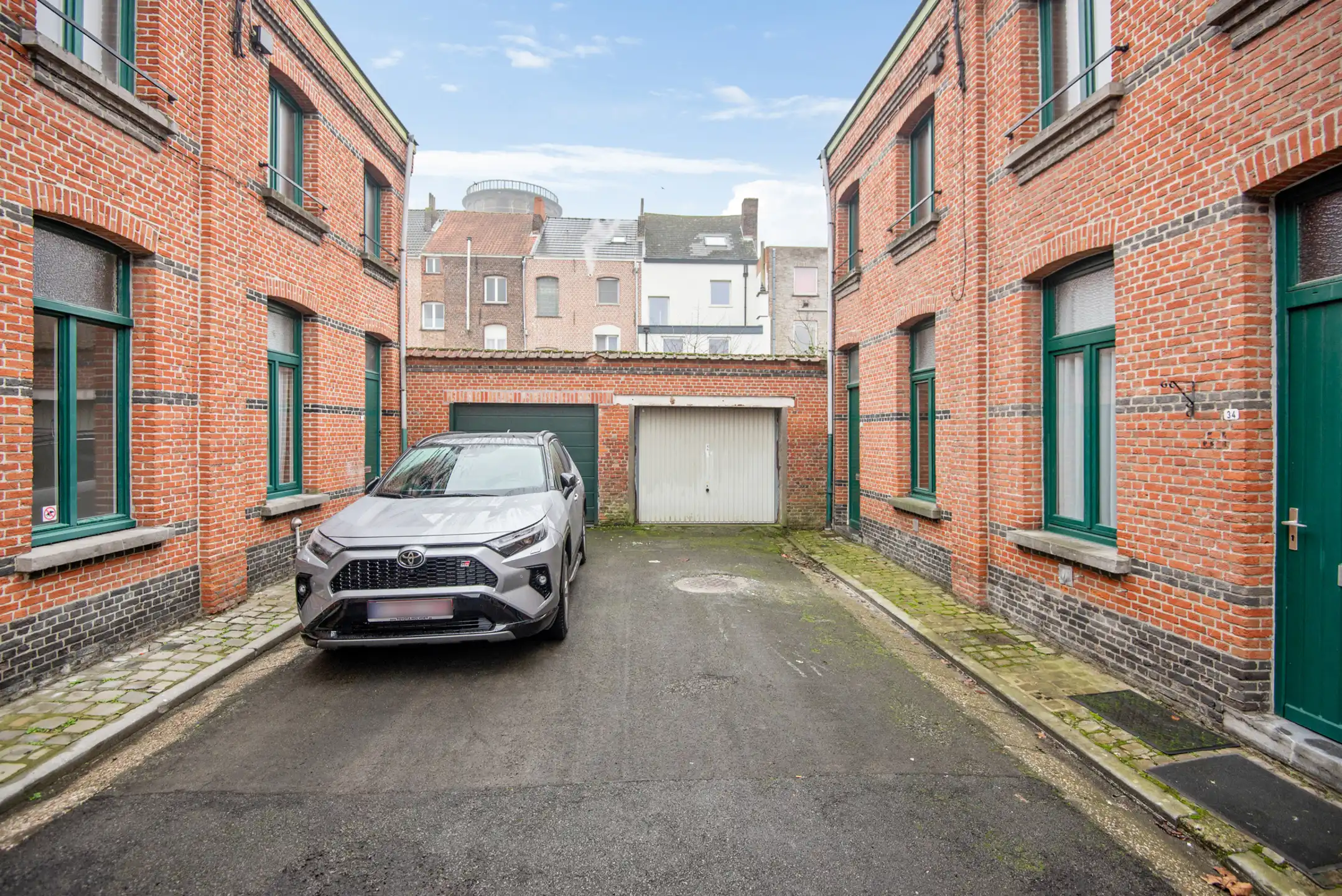 In het centrum gel. stadswoning met 5 slpk., terras, tuin en garage foto 35