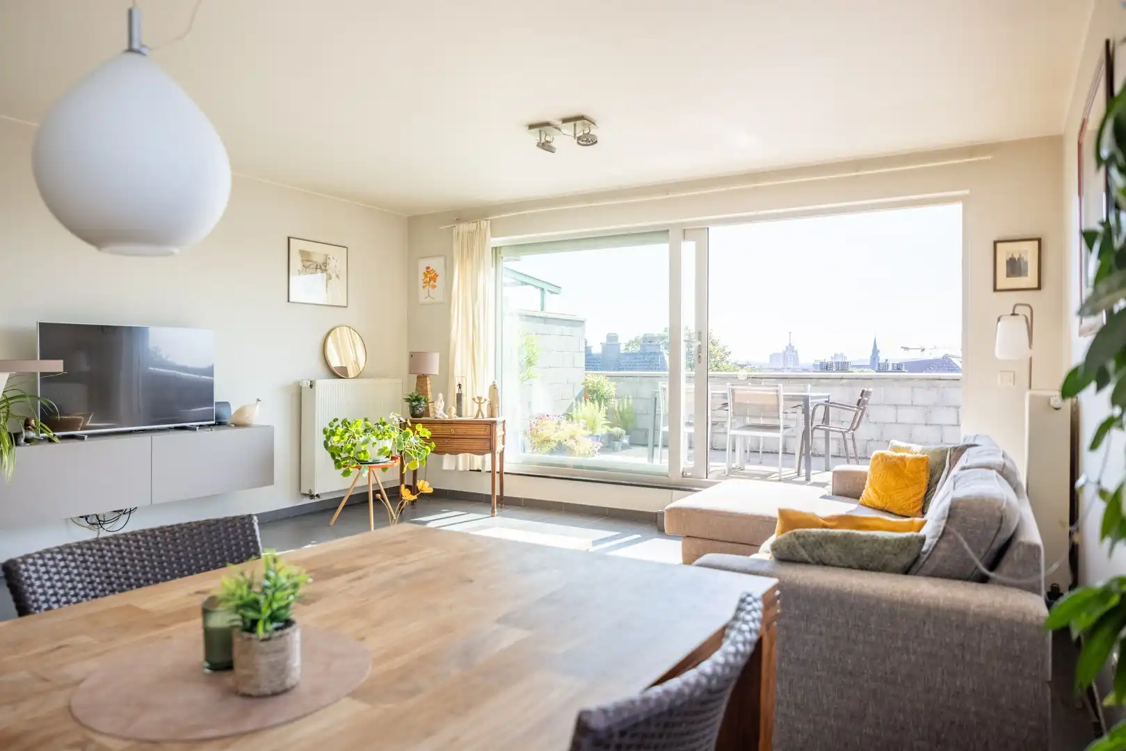 Penthouse met ruim terras, ondergrondse staanplaats en prachtig verzicht op topligging in Leuven foto {{pictureIndex}}