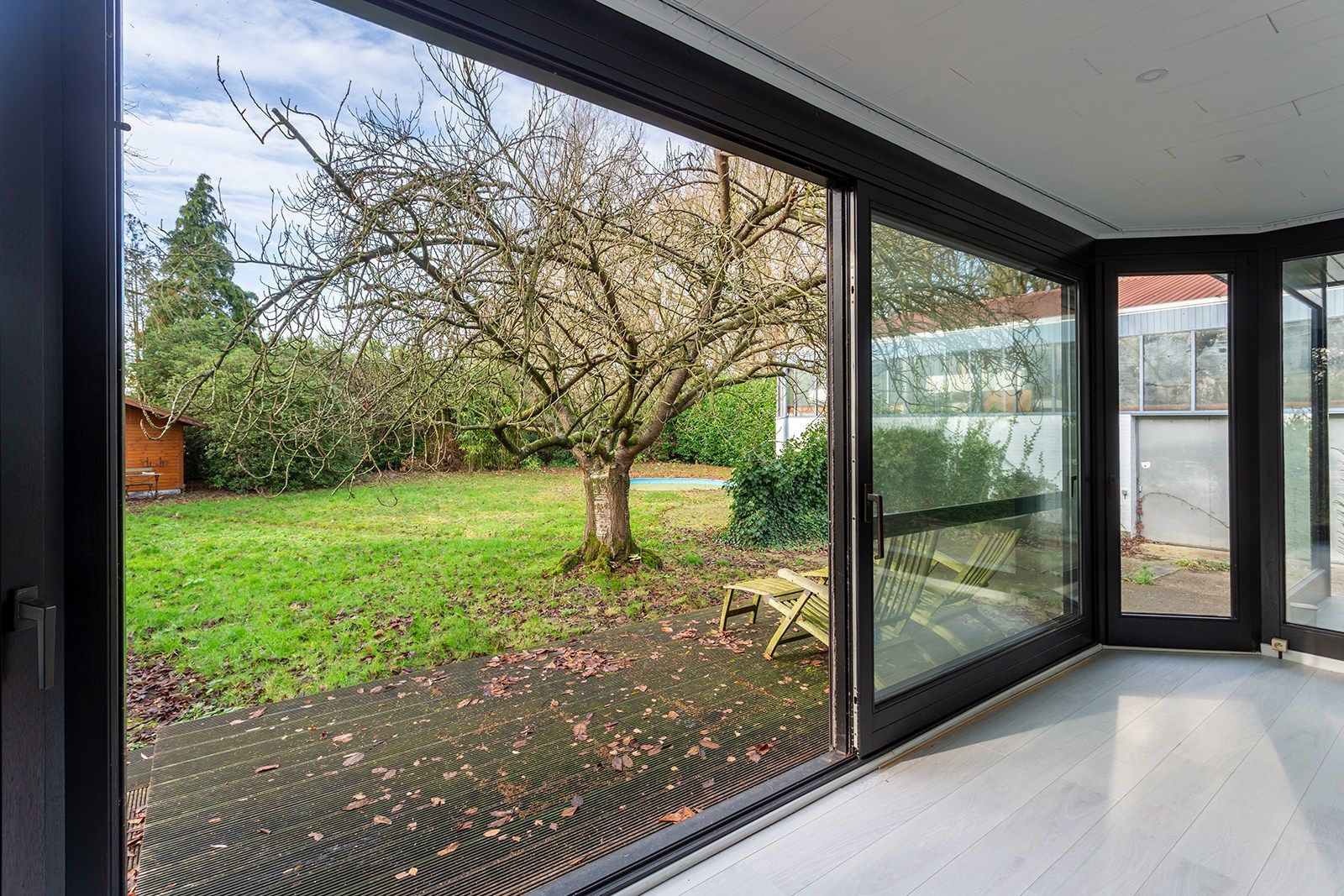 Villa met grote tuin, magazijn én weiland foto 15