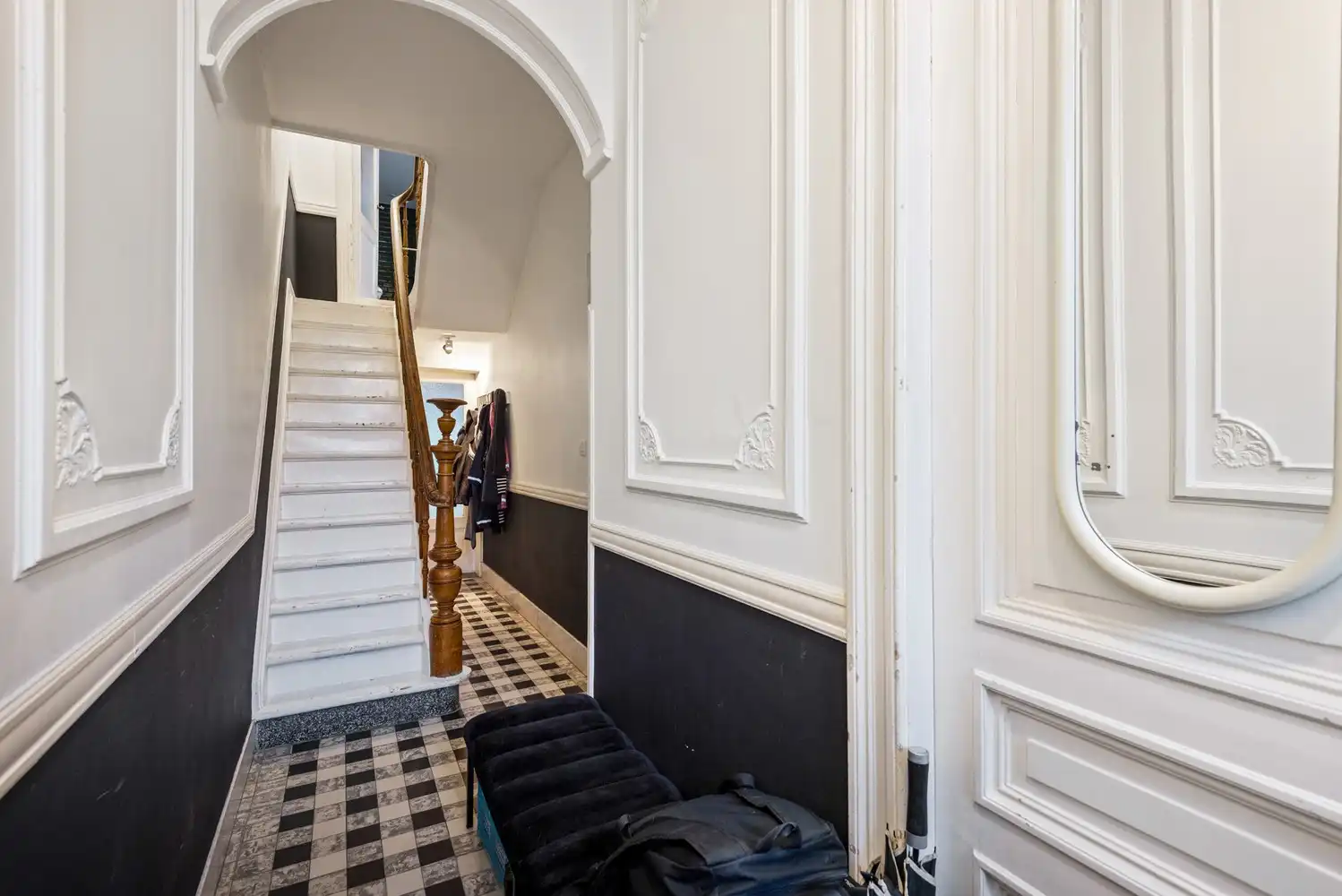 Charmant, gerenoveerd huis met 4 slaapkamers, 2 badkamers en gezellige tuin in Wijnegem! foto 3