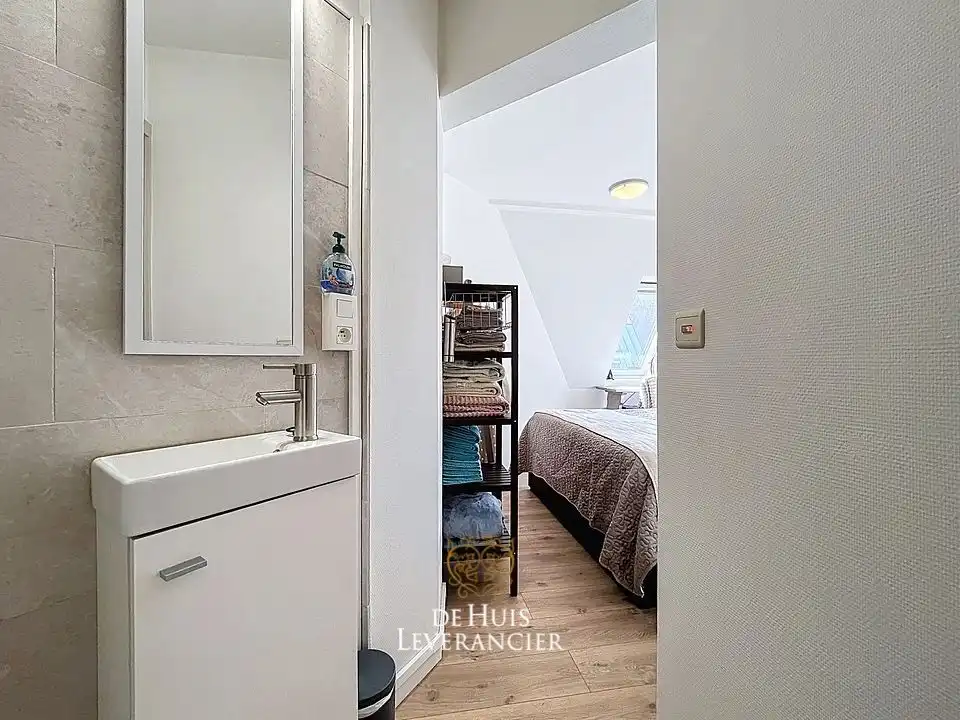 Uw eigen plek aan zee: stijlvol duplex-appartement met 3 slpks in het hart van Koksijde foto 20
