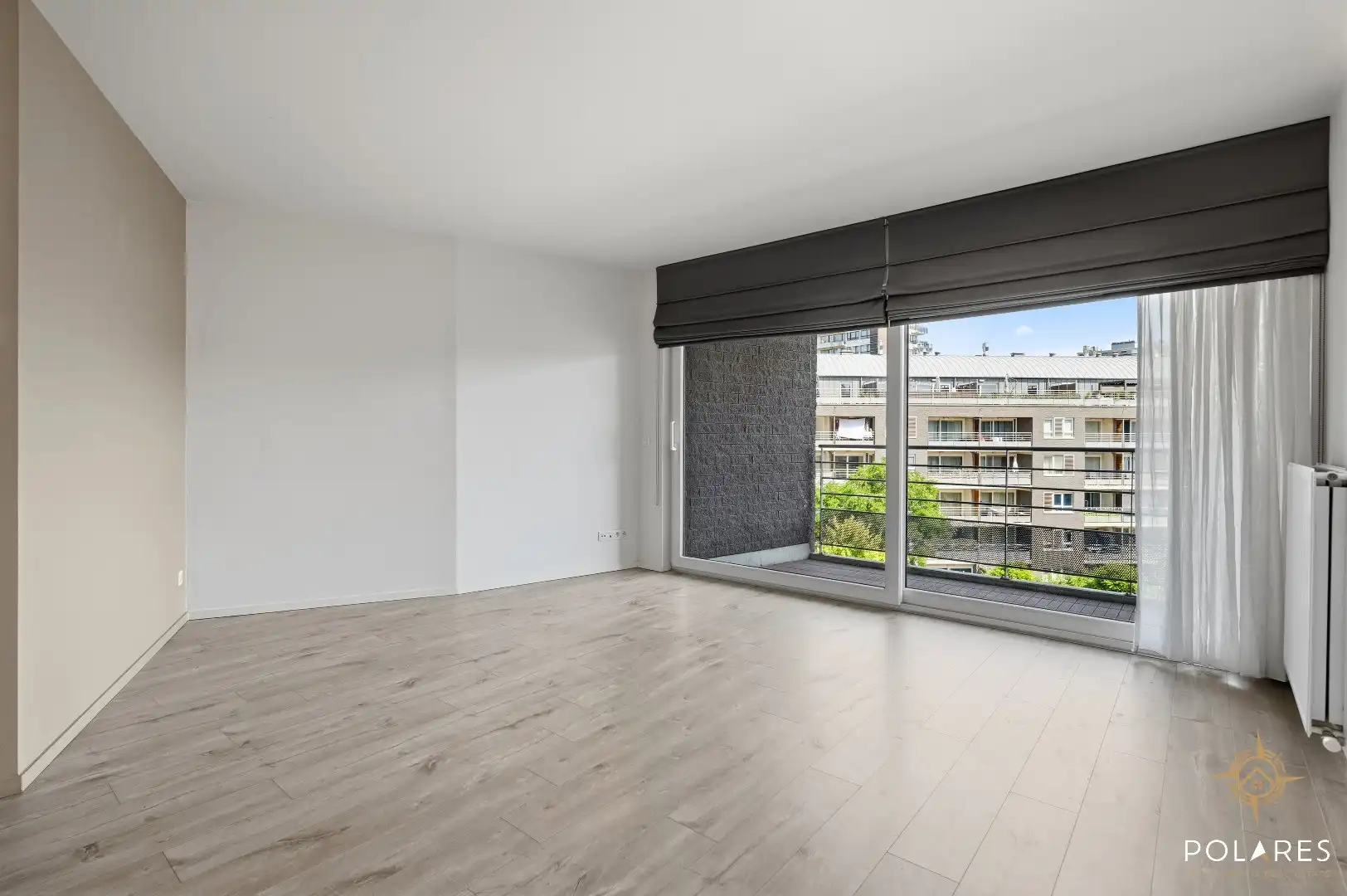 Instapklaar 2-slpk appartement met ruim terras en parkeerplaats foto 4