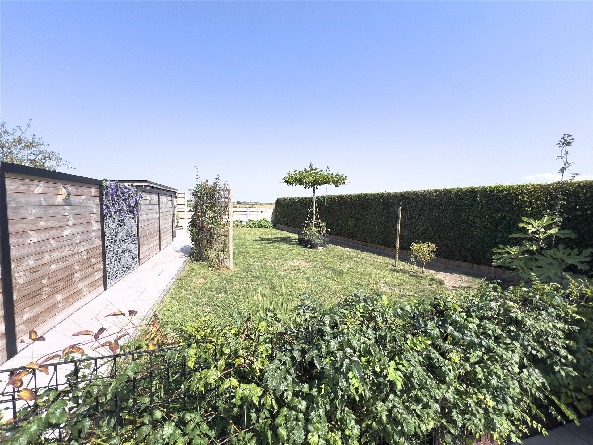 Ruime, Instapklare woning met zicht op velden in Bredene foto 5