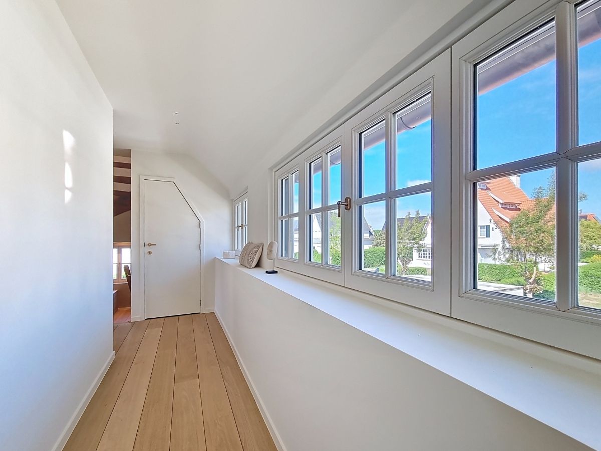 High-end gerenoveerde villa met energielabel A op 200 meter van het strand foto 17