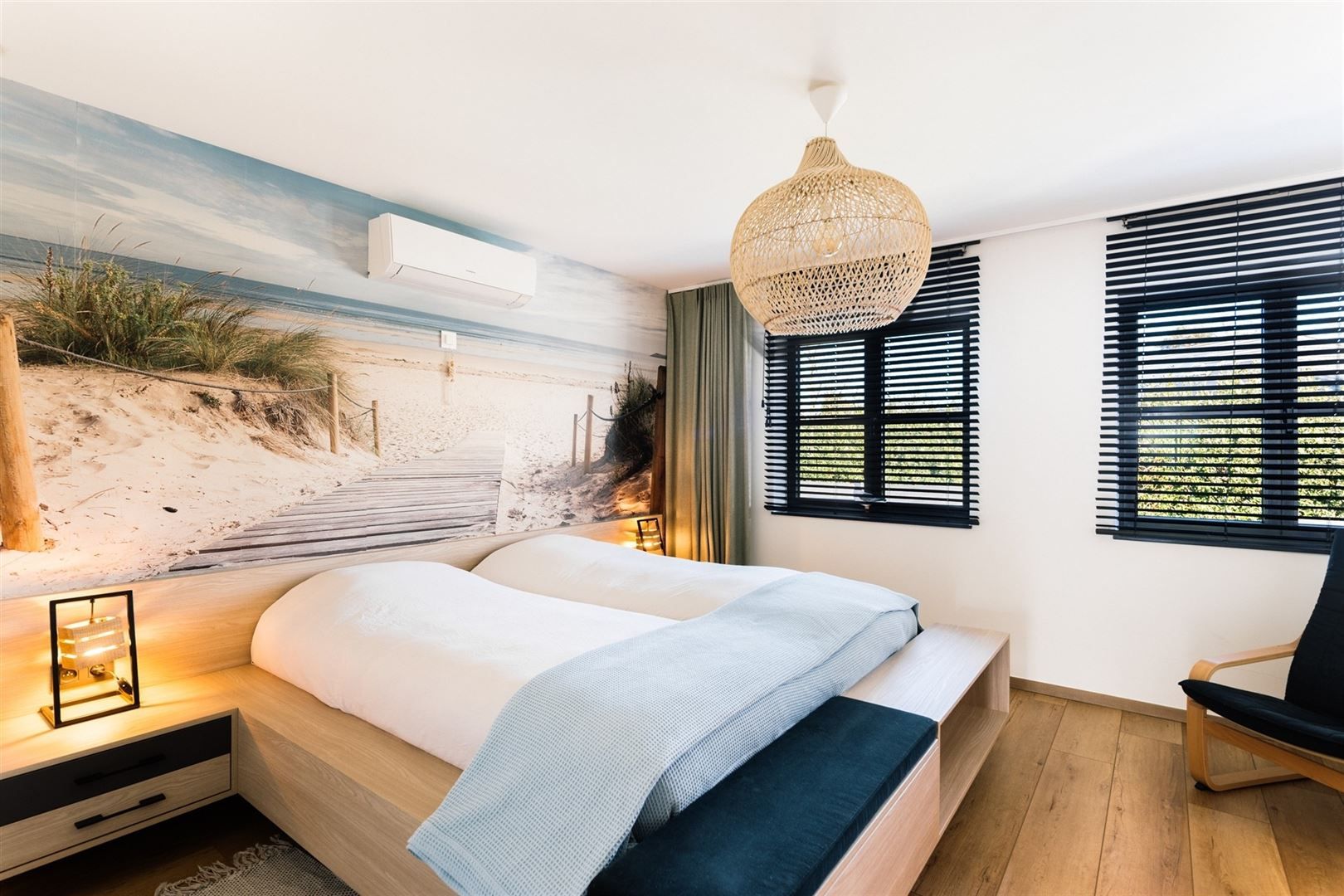 Eigentijdse luxe half open woning in een rustige setting foto 18
