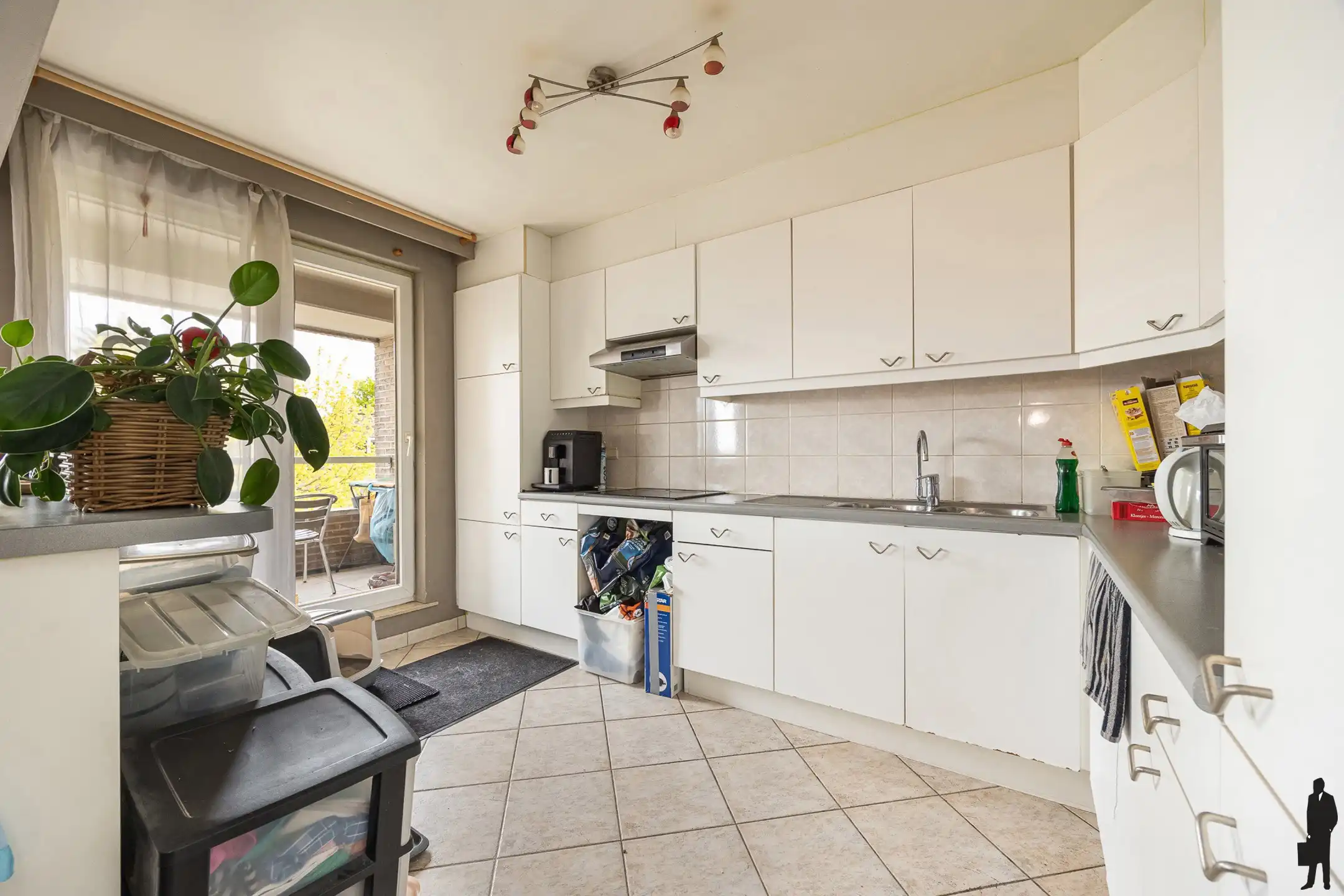 Ruim appartement met terras & garage te Burcht  foto 3