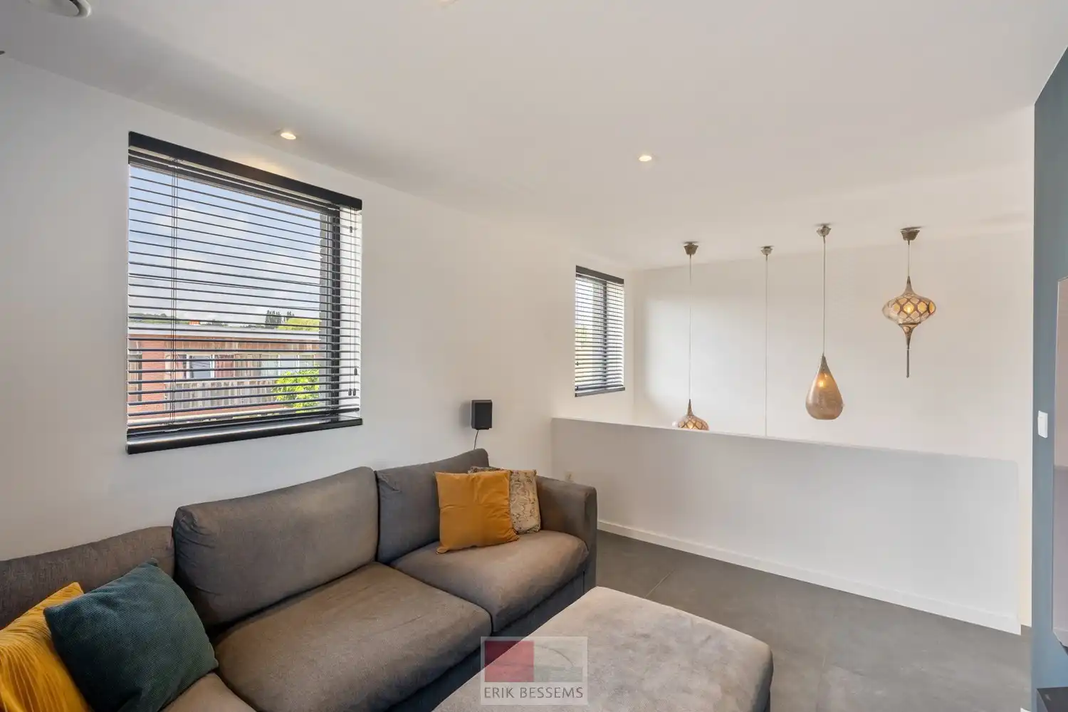 Op een royaal perceel van circa 910 m² ligt deze moderne en energiezuinige woning van circa 177 m² bewoonbare oppervlakte, met een weids panorama over het Limburgse Heuvelland. foto 18